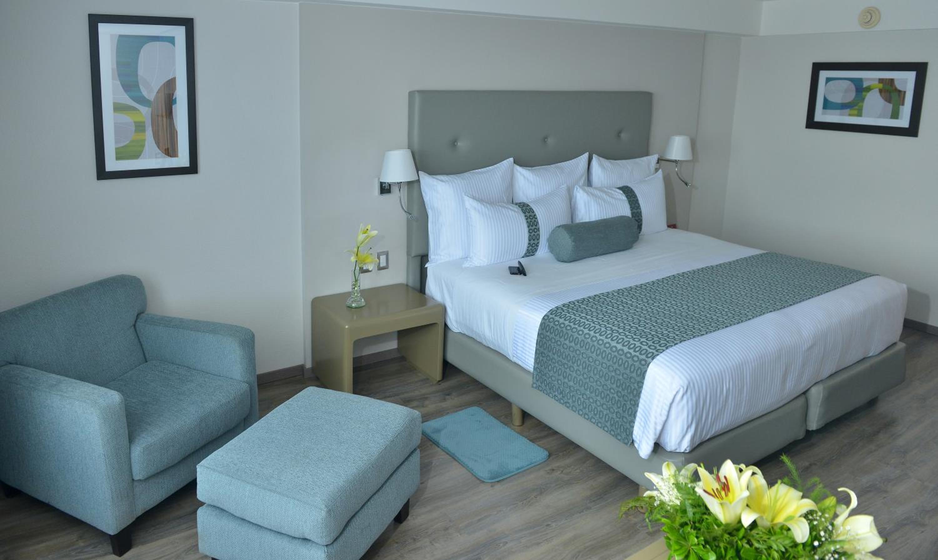 Standard King Room - Non-Smoking  - Photo 4