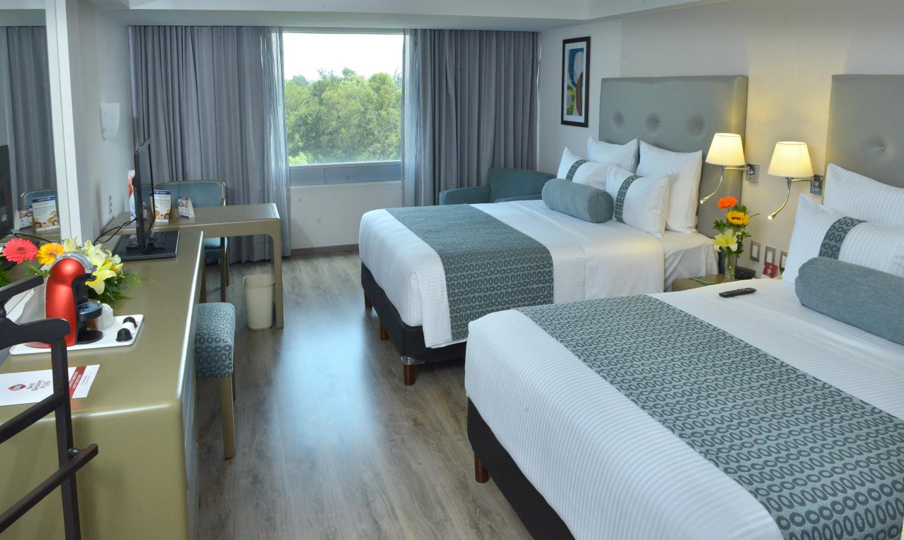 Queen Suite with Two Queen Beds - Executive Level/Non-Smoking - Photo 4