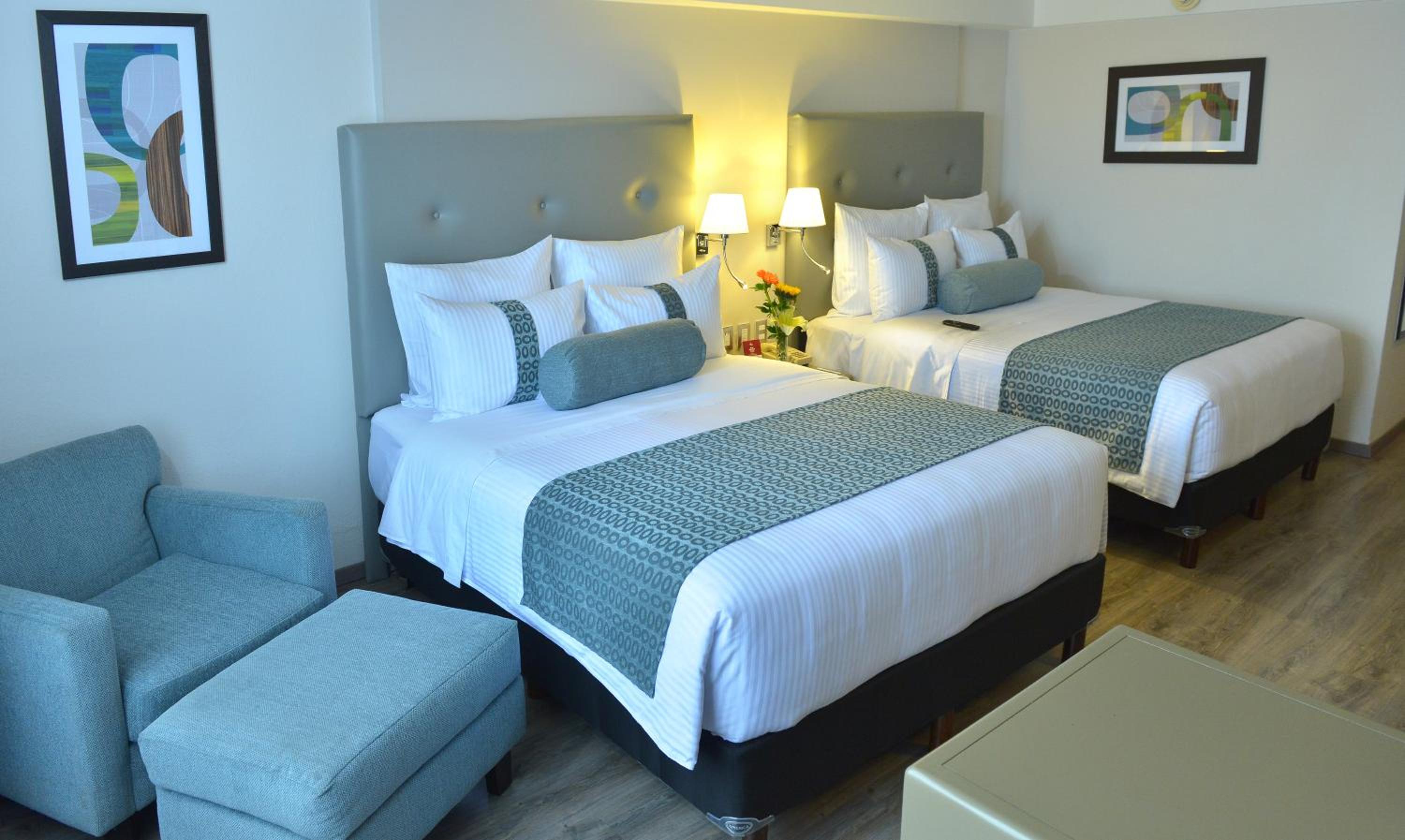 Queen Suite with Two Queen Beds - Executive Level/Non-Smoking - Photo 5