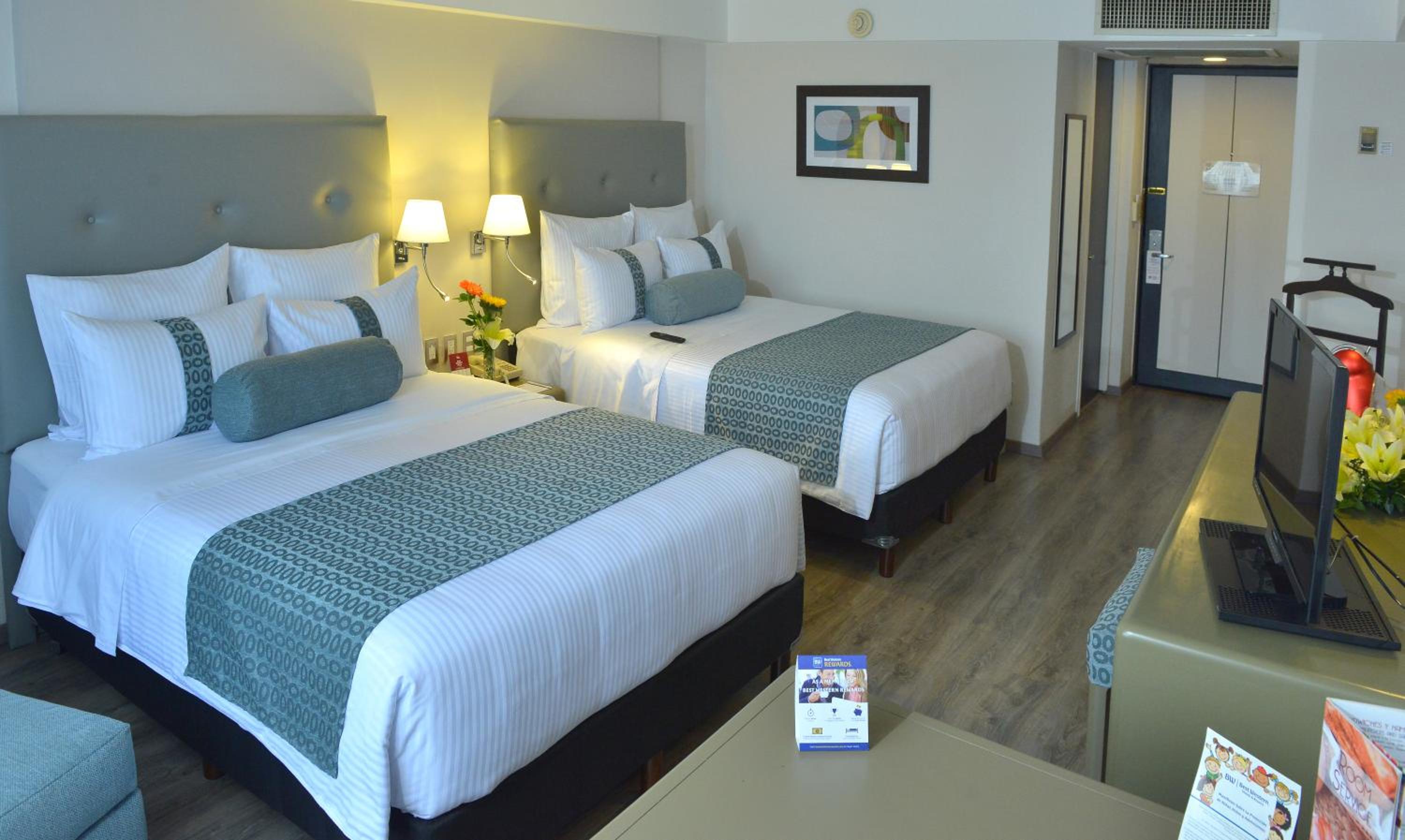 Queen Suite with Two Queen Beds - Executive Level/Non-Smoking - Photo 3