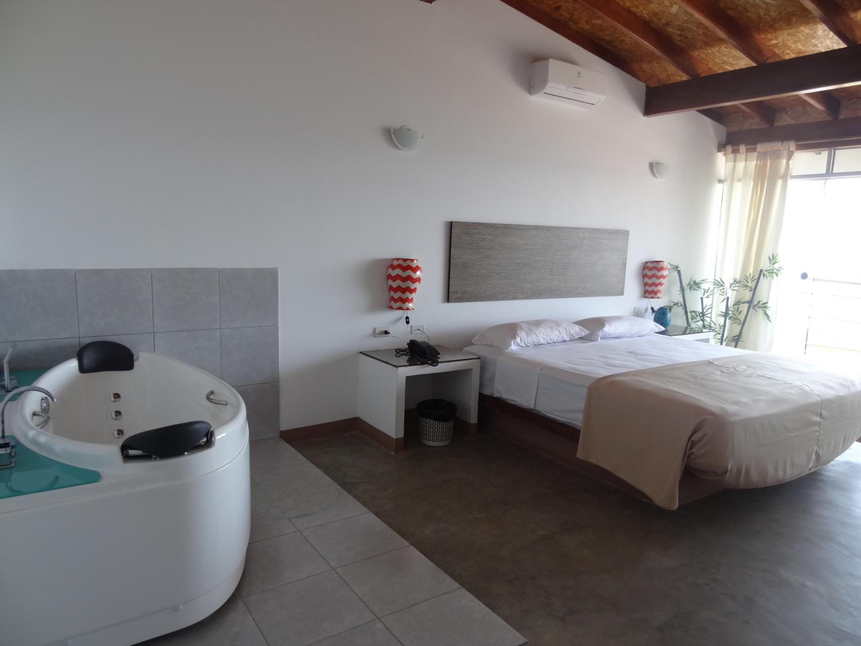 Double Room with Spa Bath photo 3