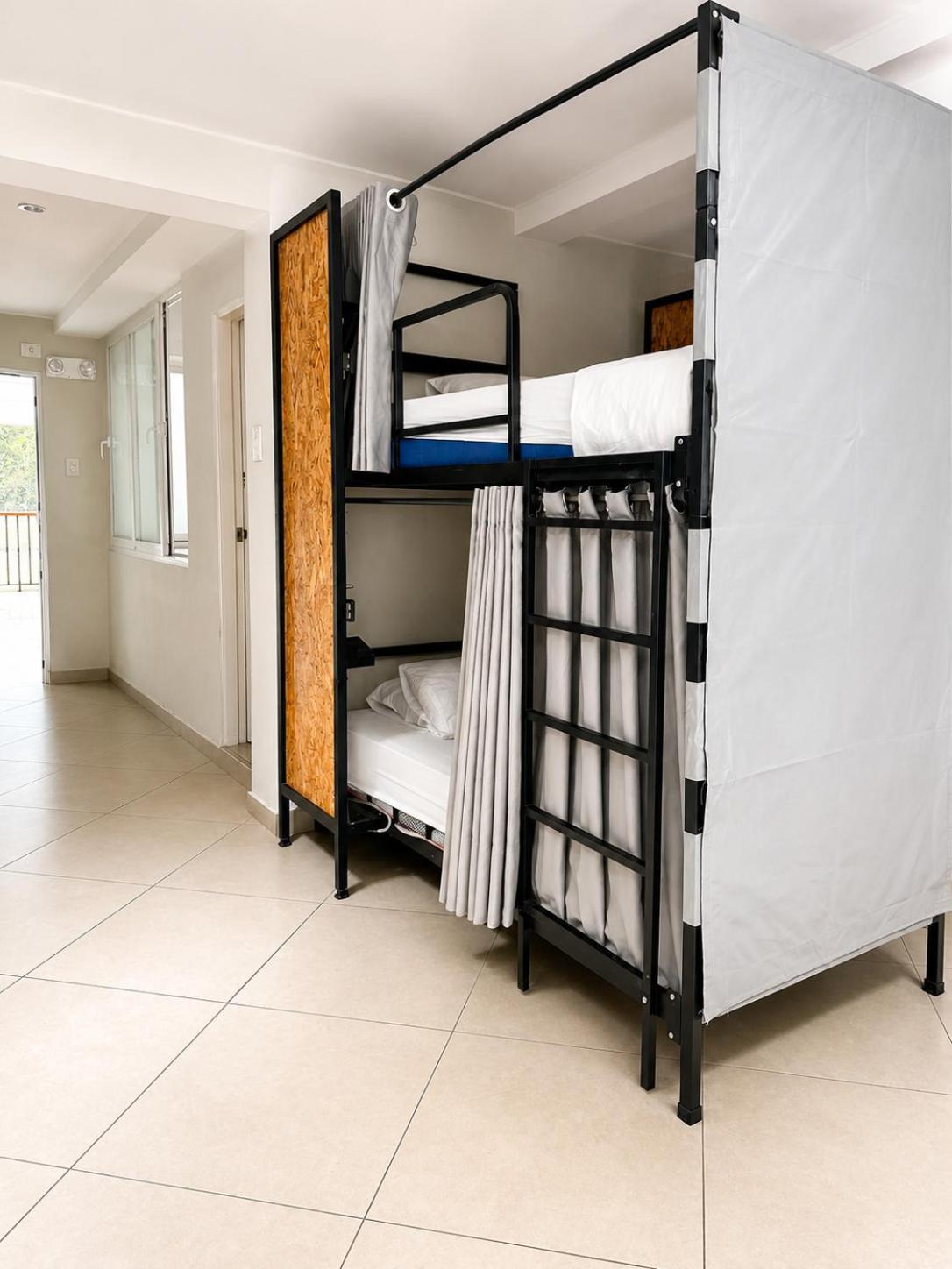Bed in 8-Bed Mixed Dormitory Room photo 1
