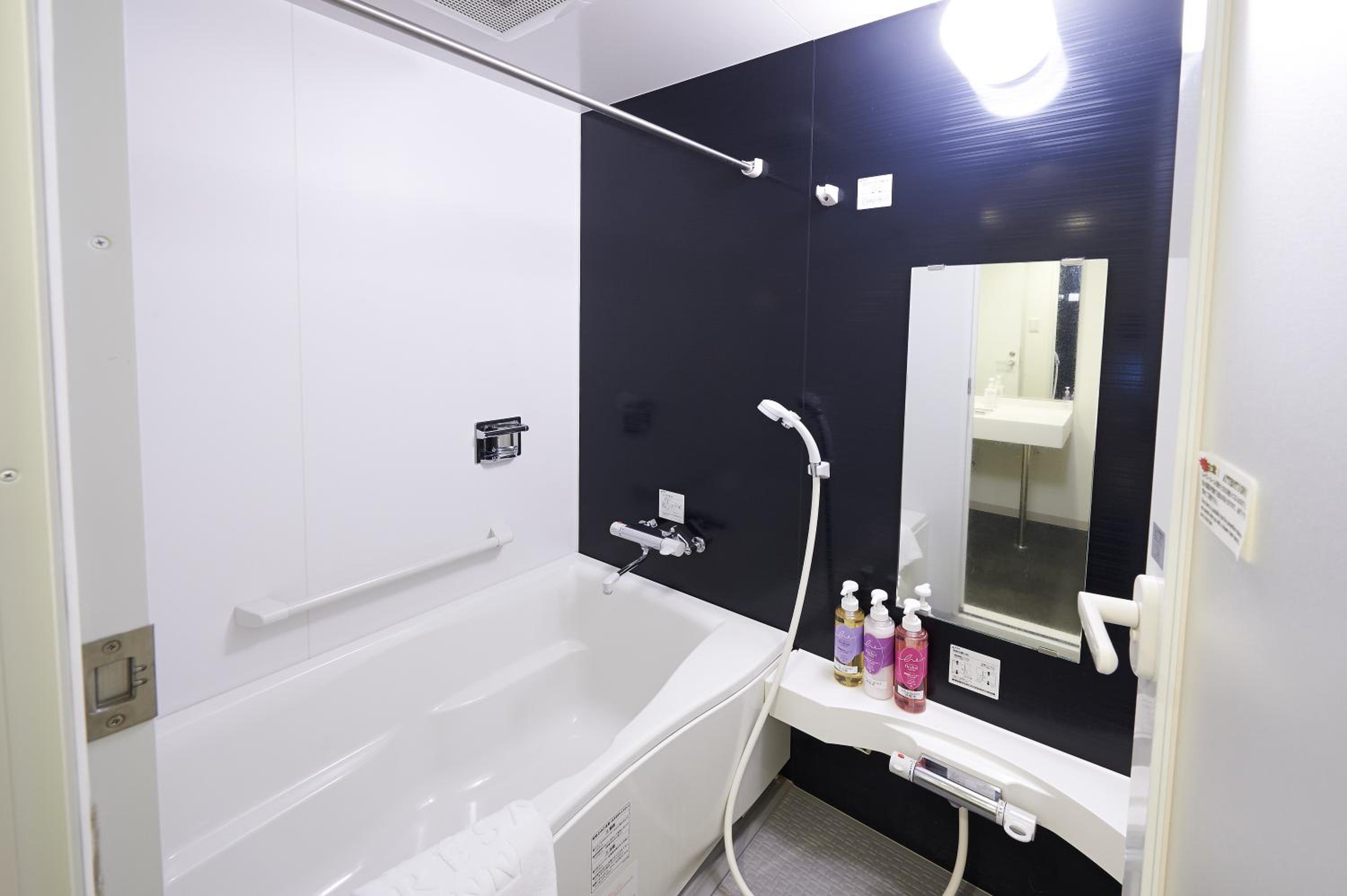 Deluxe Twin Room - Non-Smoking photo 2