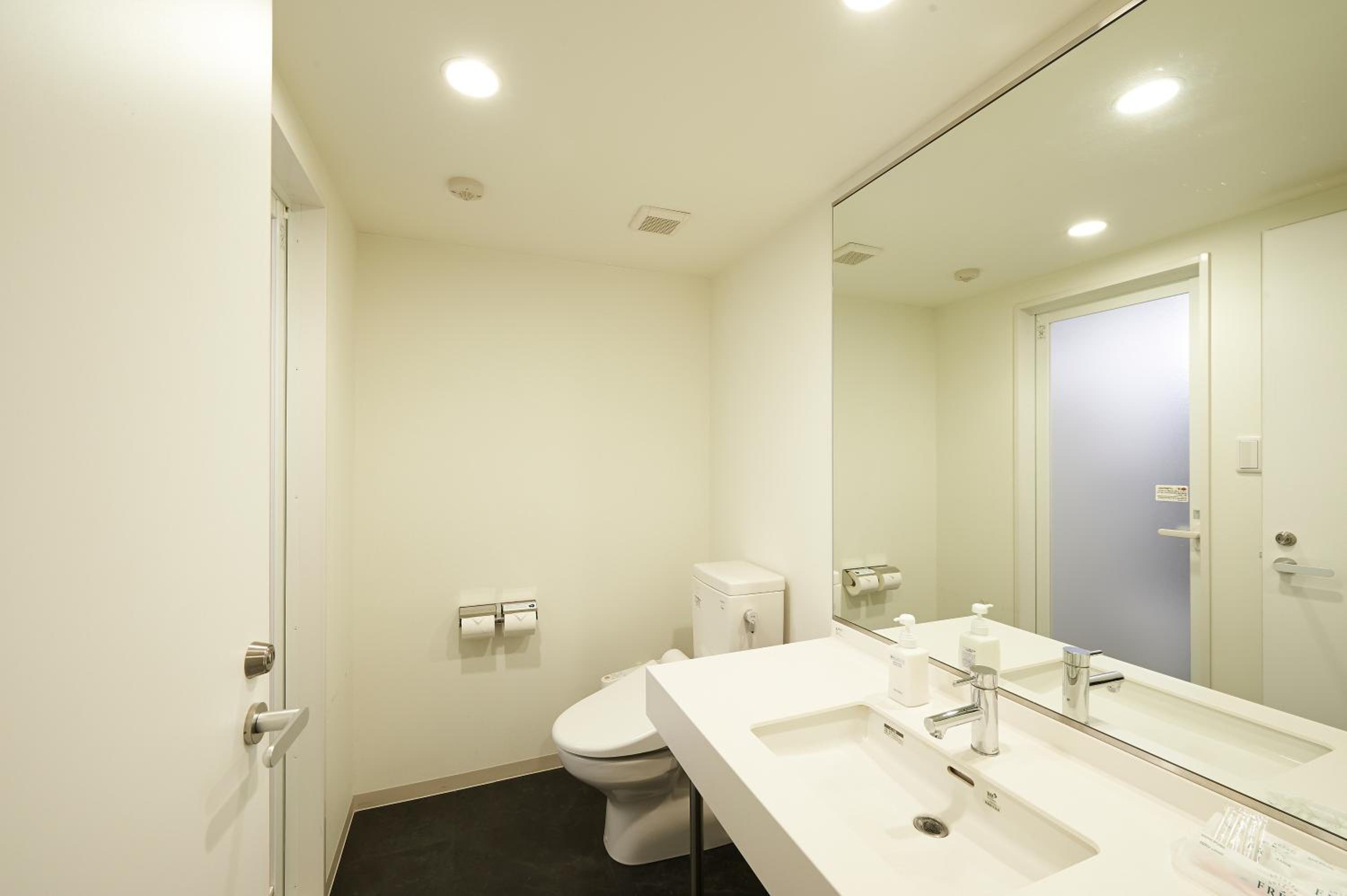 Deluxe Twin Room - Non-Smoking photo 3