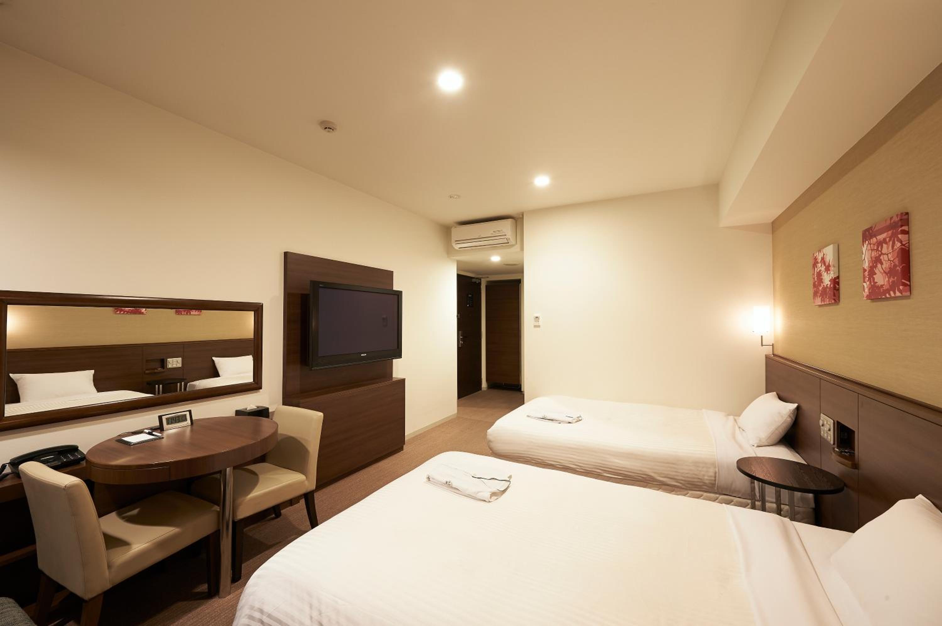 Deluxe Twin Room - Non-Smoking, photo 7