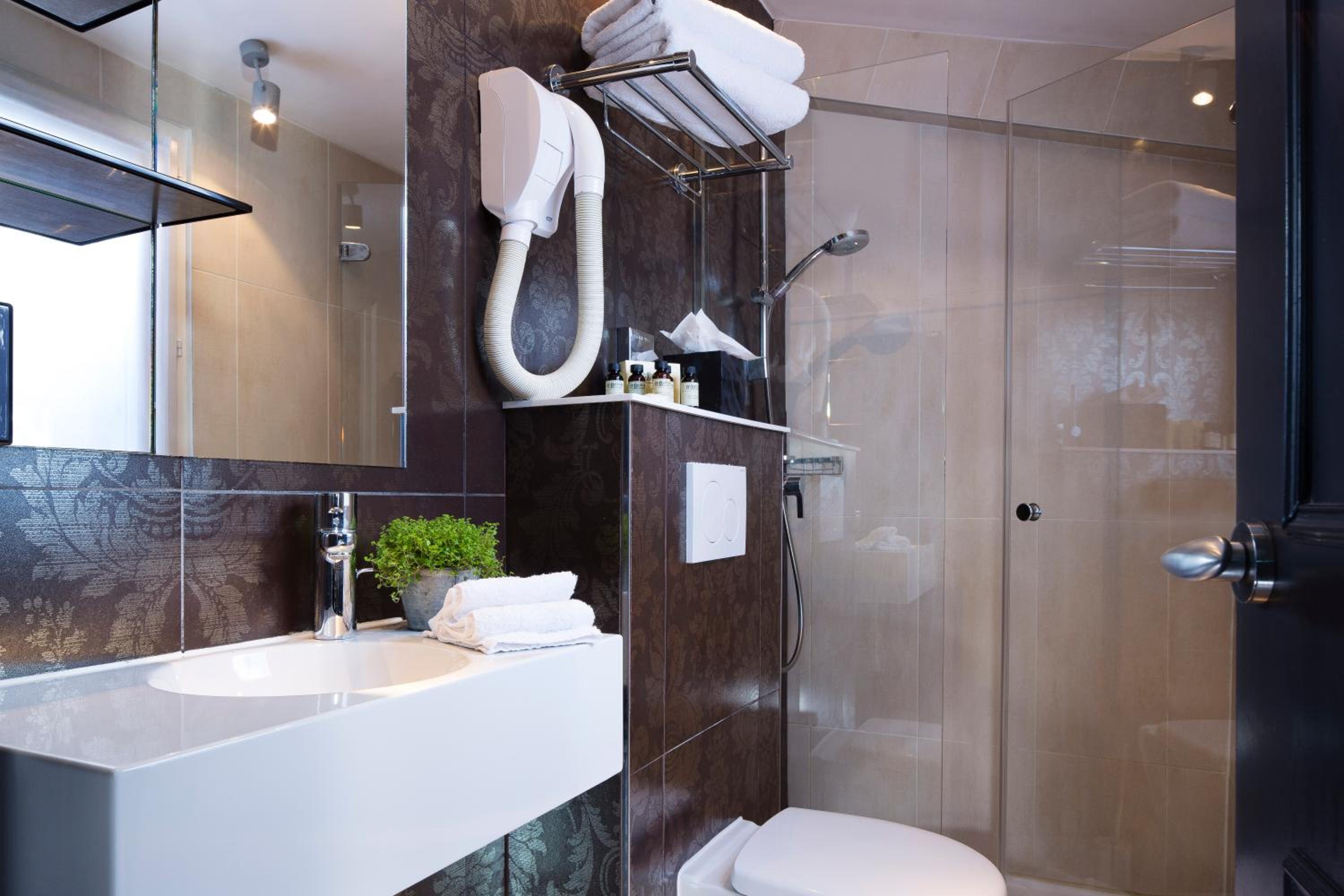 Top Floor Room with Shower photo 3