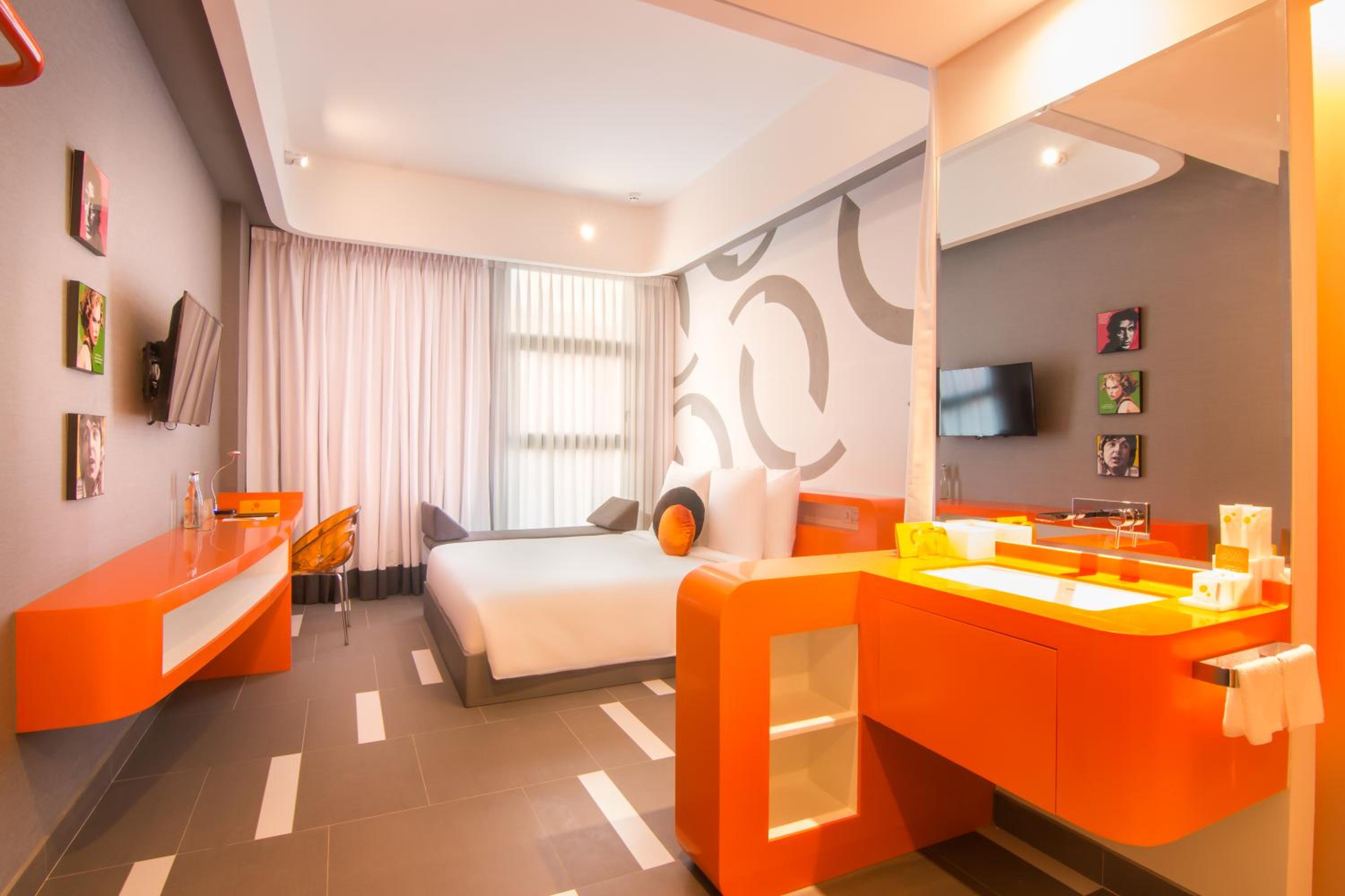 Deluxe King Bed photo 1