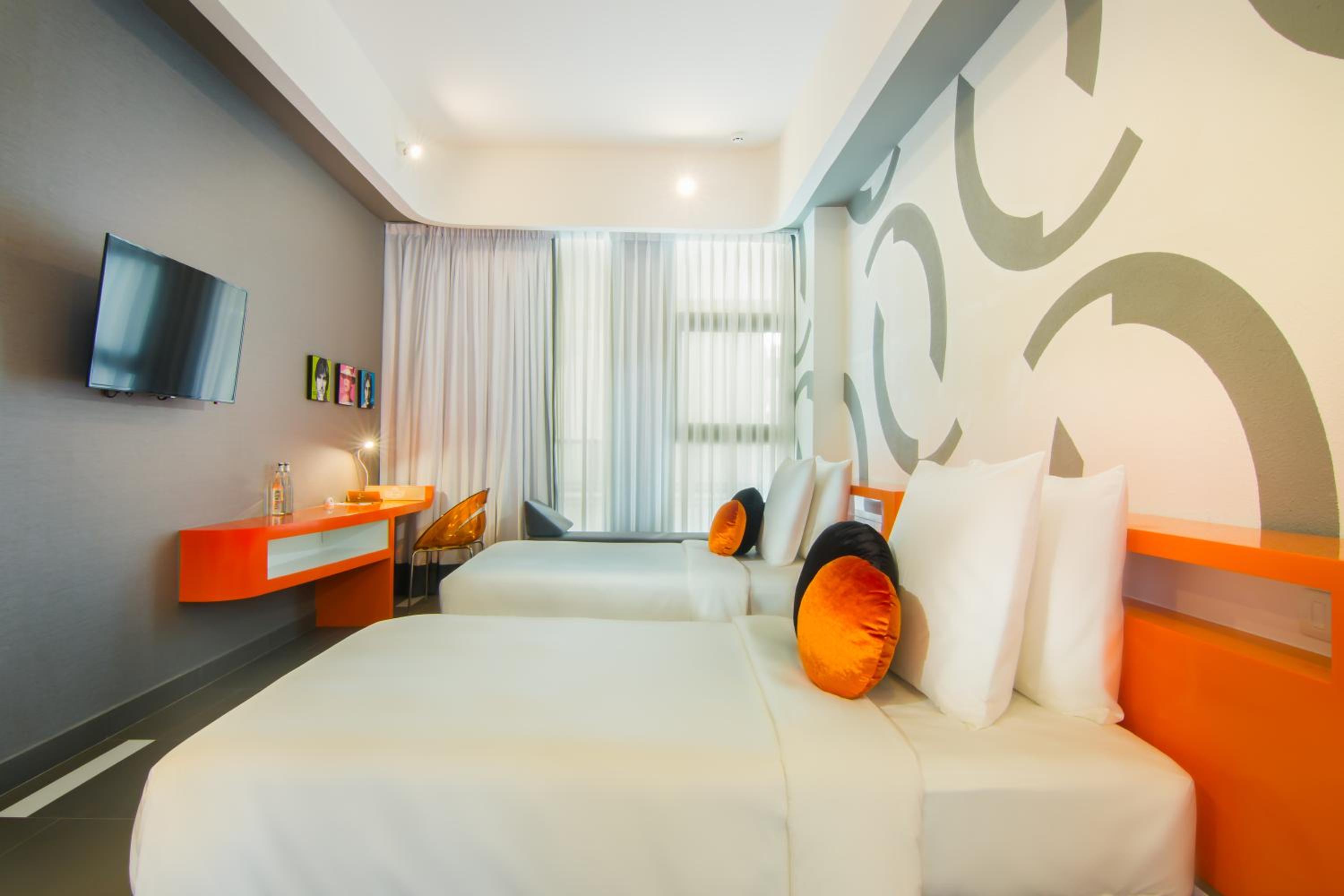 Deluxe Twin Bed photo 1