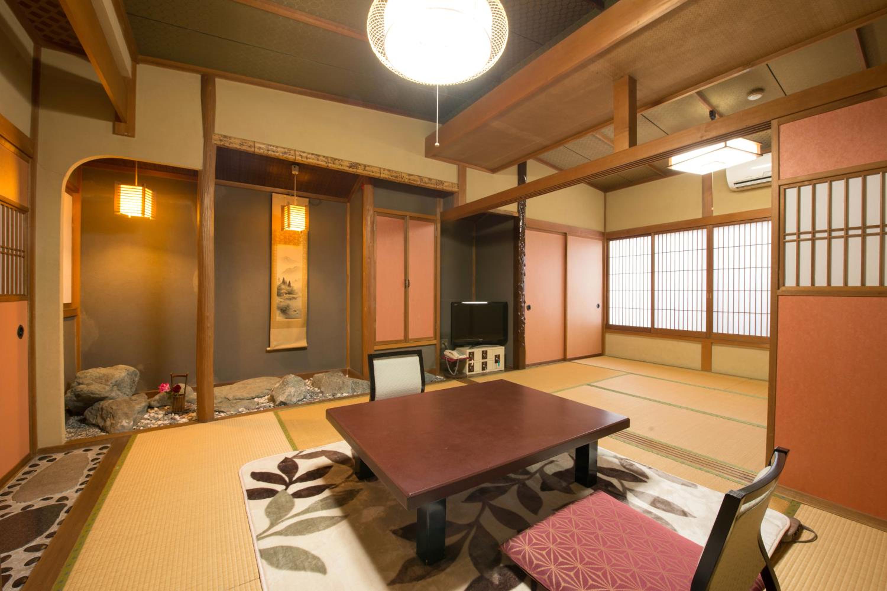 Japanese-Style Quadruple Room photo 3