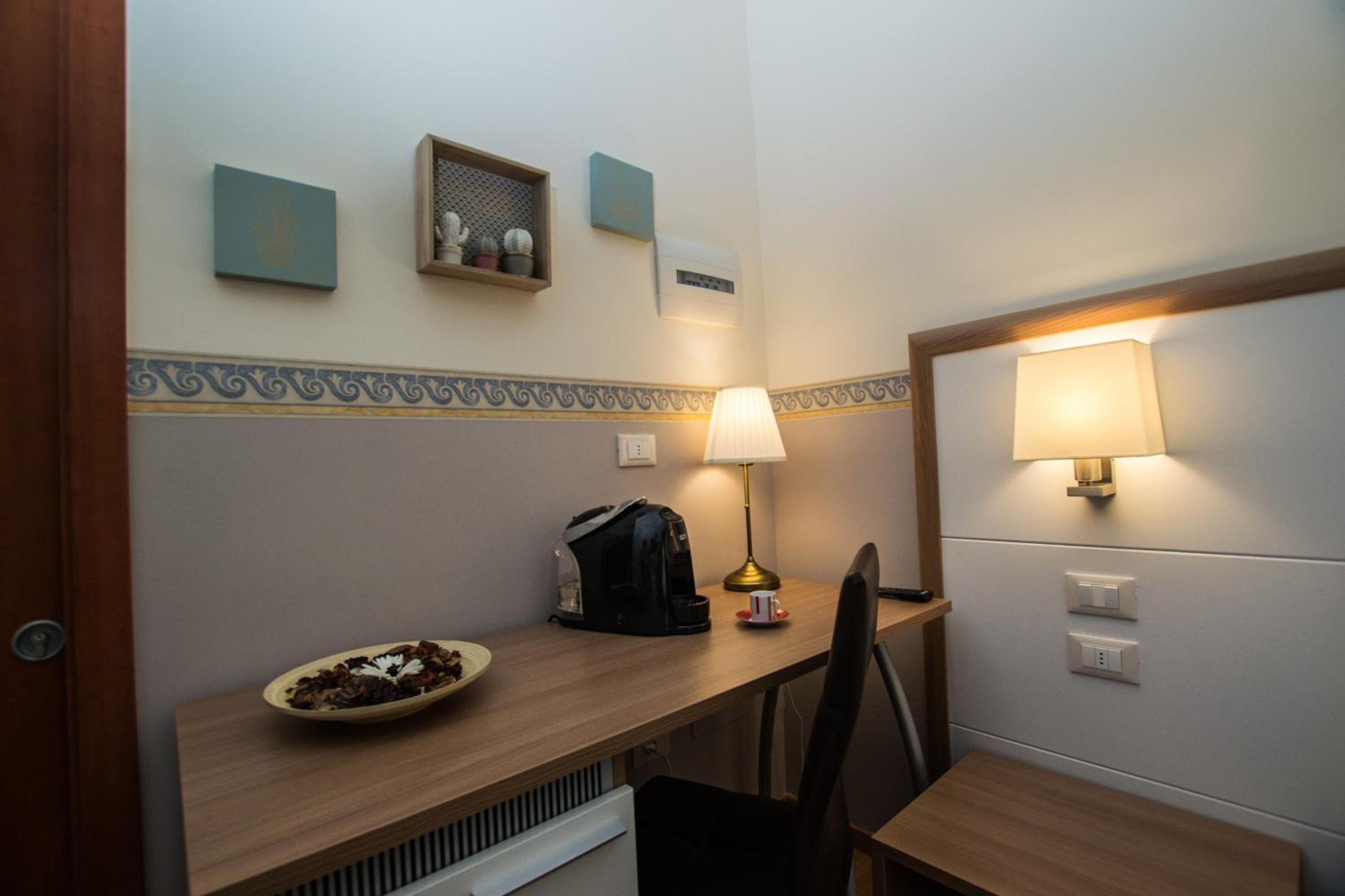 Standard Double Room - Photo 4