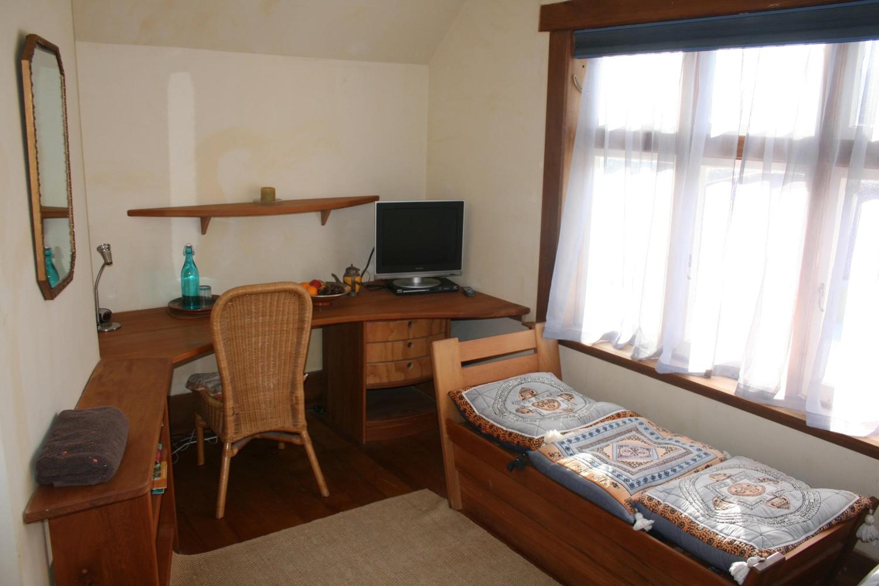 Single Room with Shared Bathroom photo 1