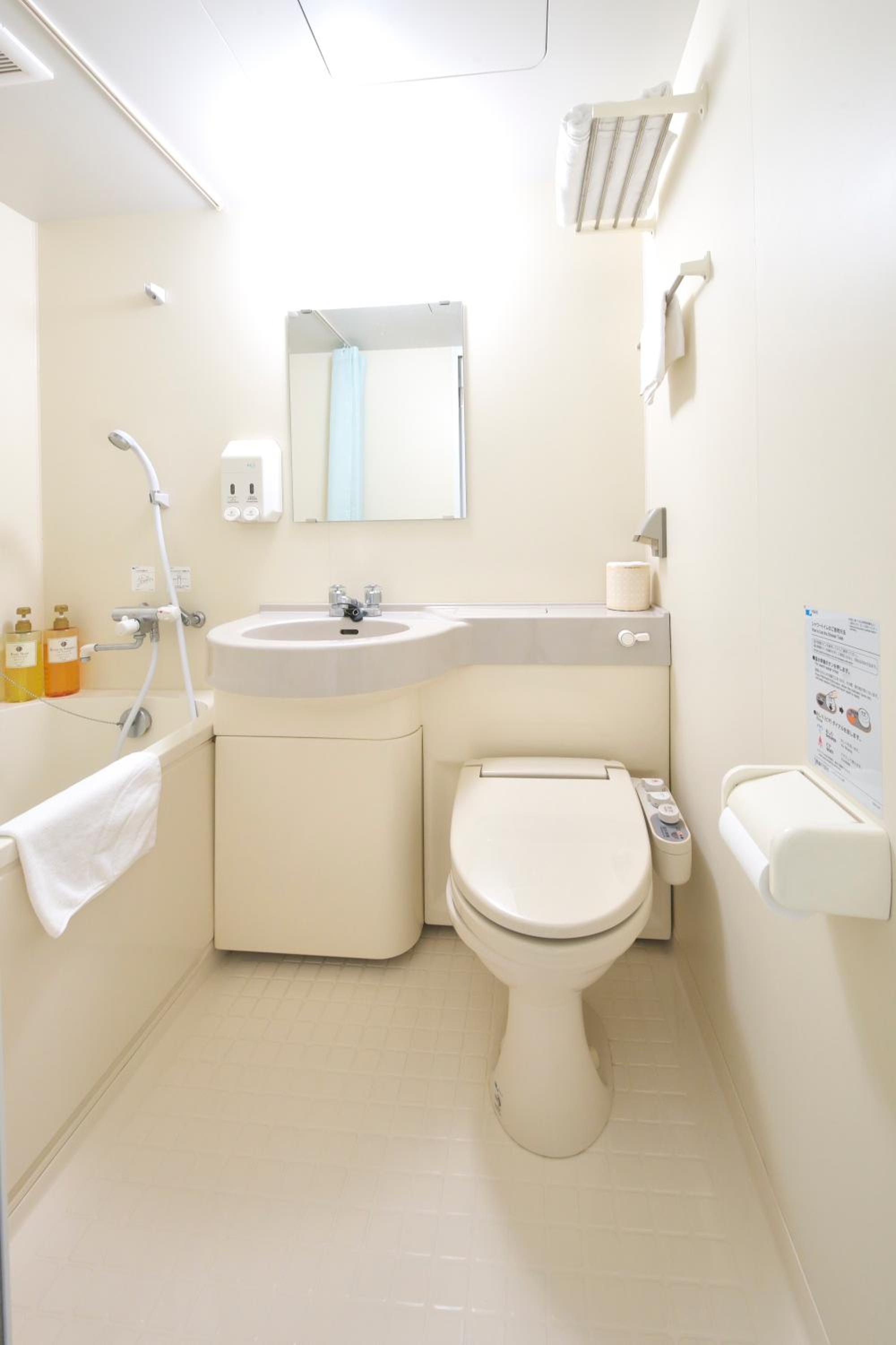 Twin Room - Non-Smoking photo 3