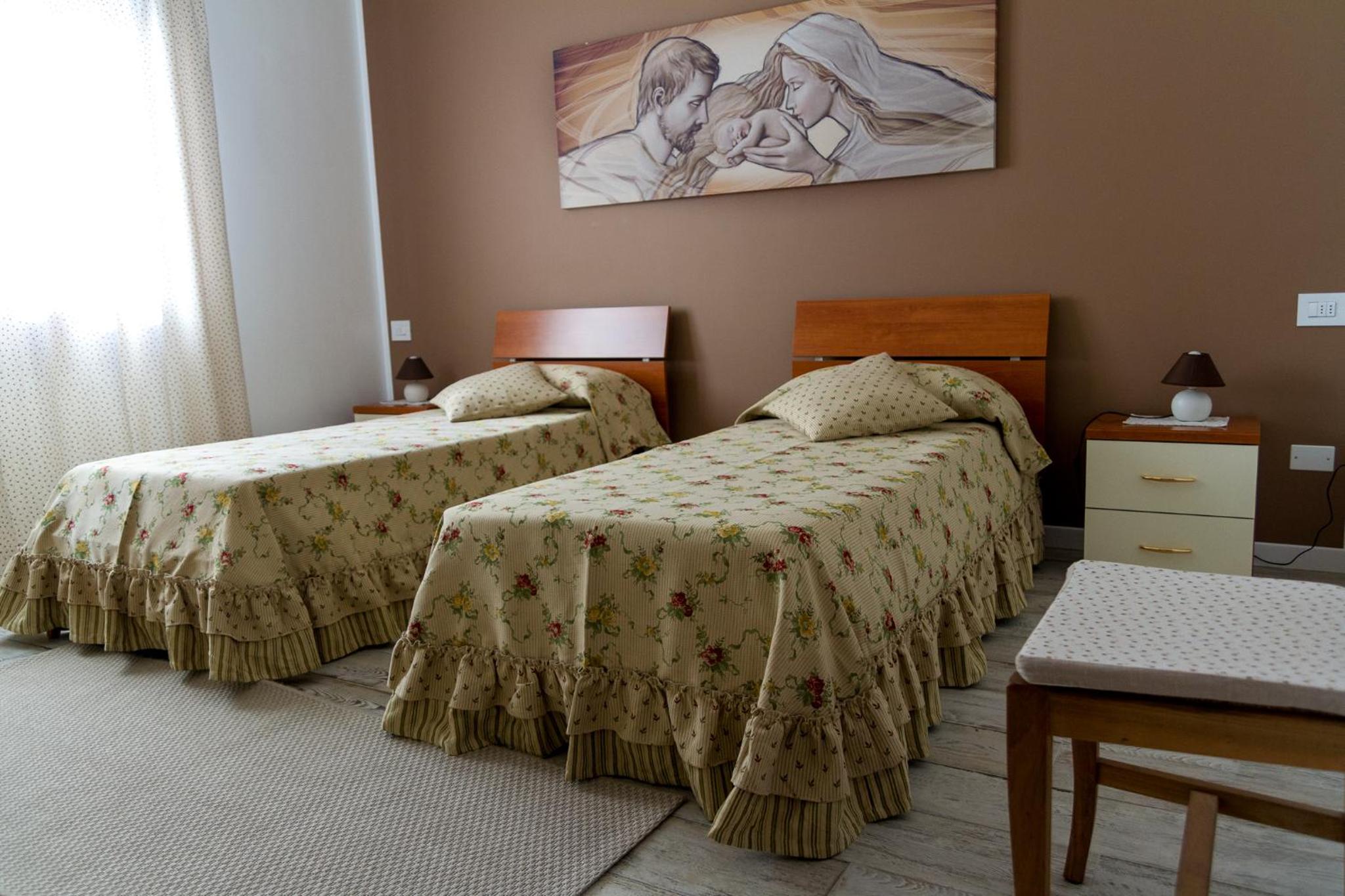 Double or Twin Room with Private Bathroom photo 1