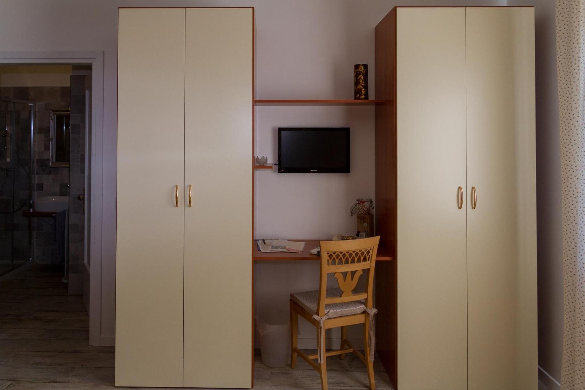 Double or Twin Room with Private Bathroom photo 2