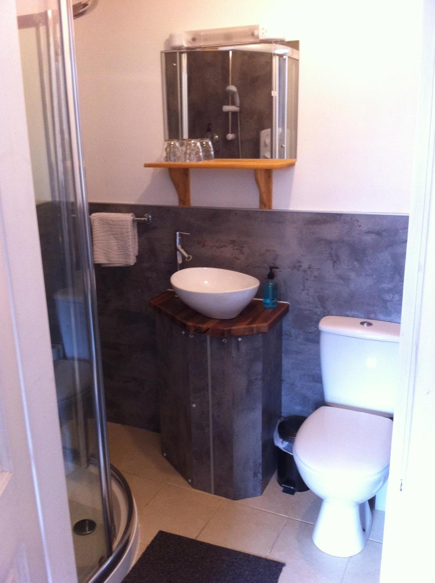 Twin Room with Shower - Photo 3