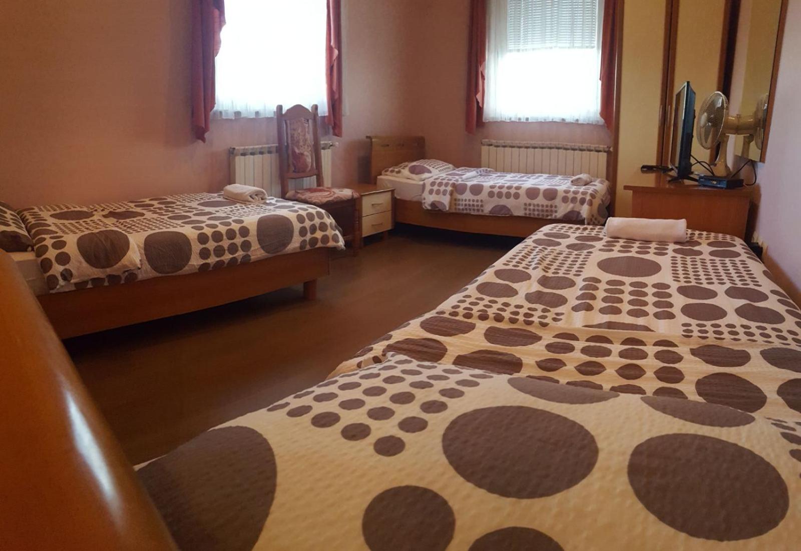 Triple Room - Photo 11