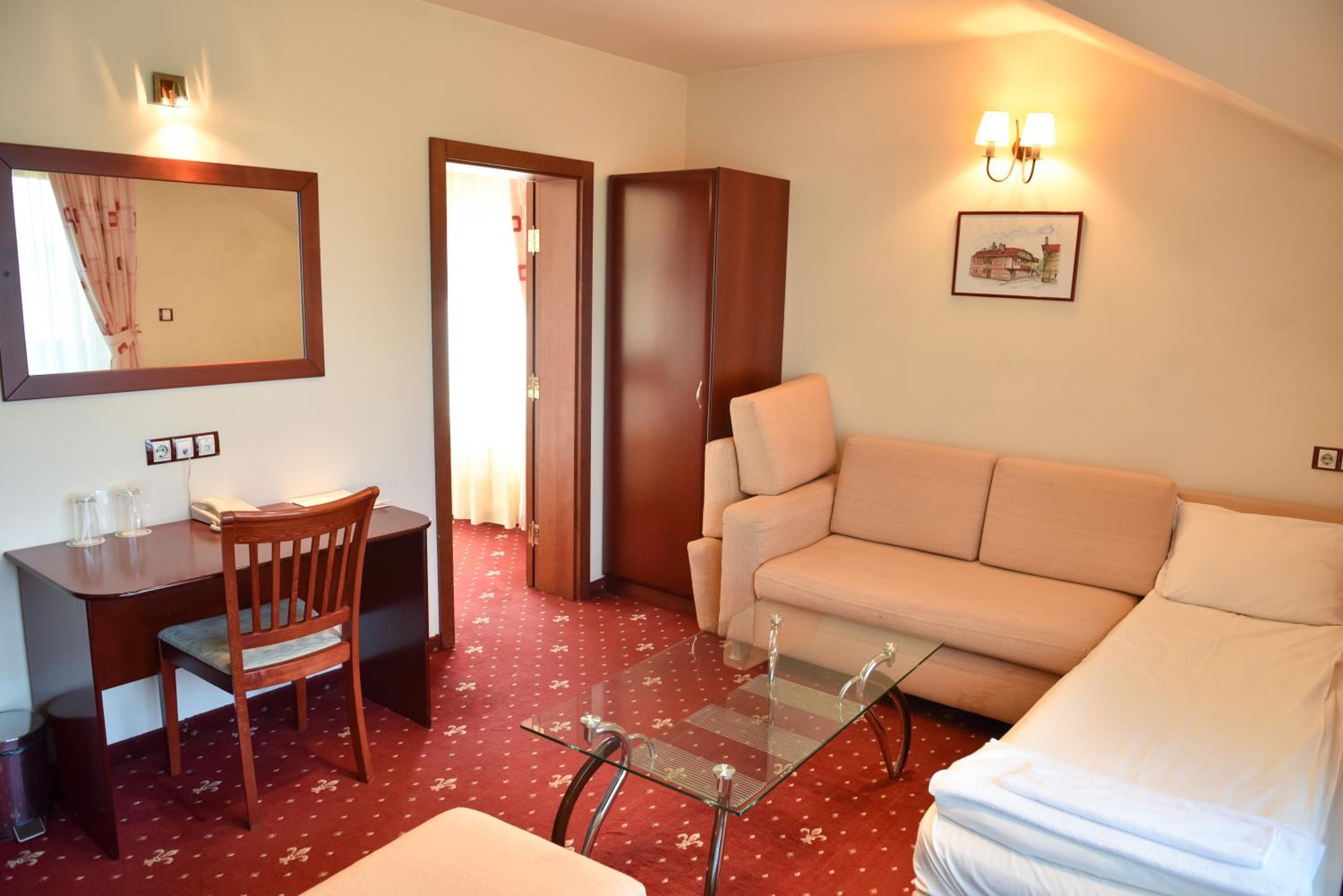 Family Suite (3 Adults) - Photo 14