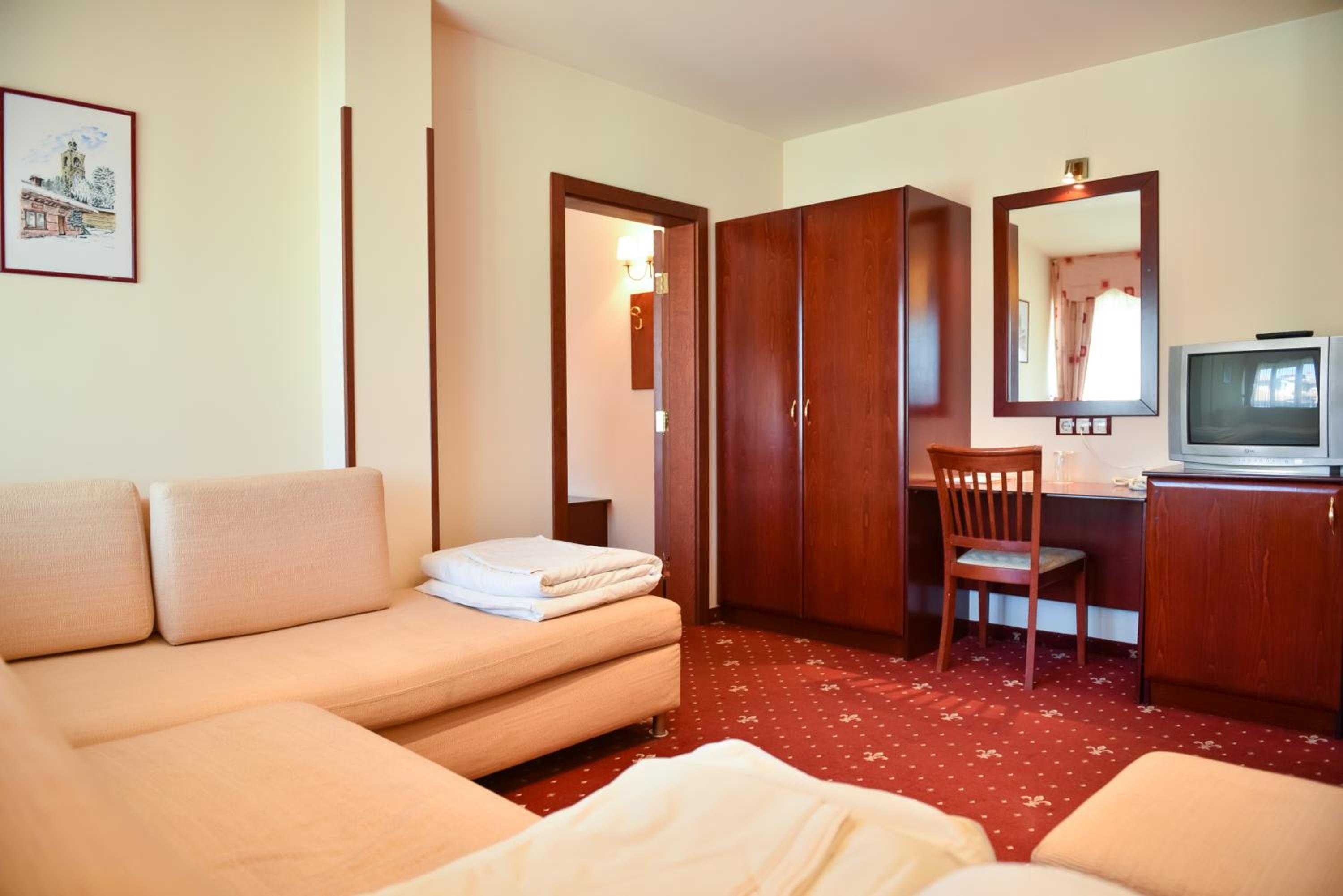 Family Suite (3 Adults) - Photo 8