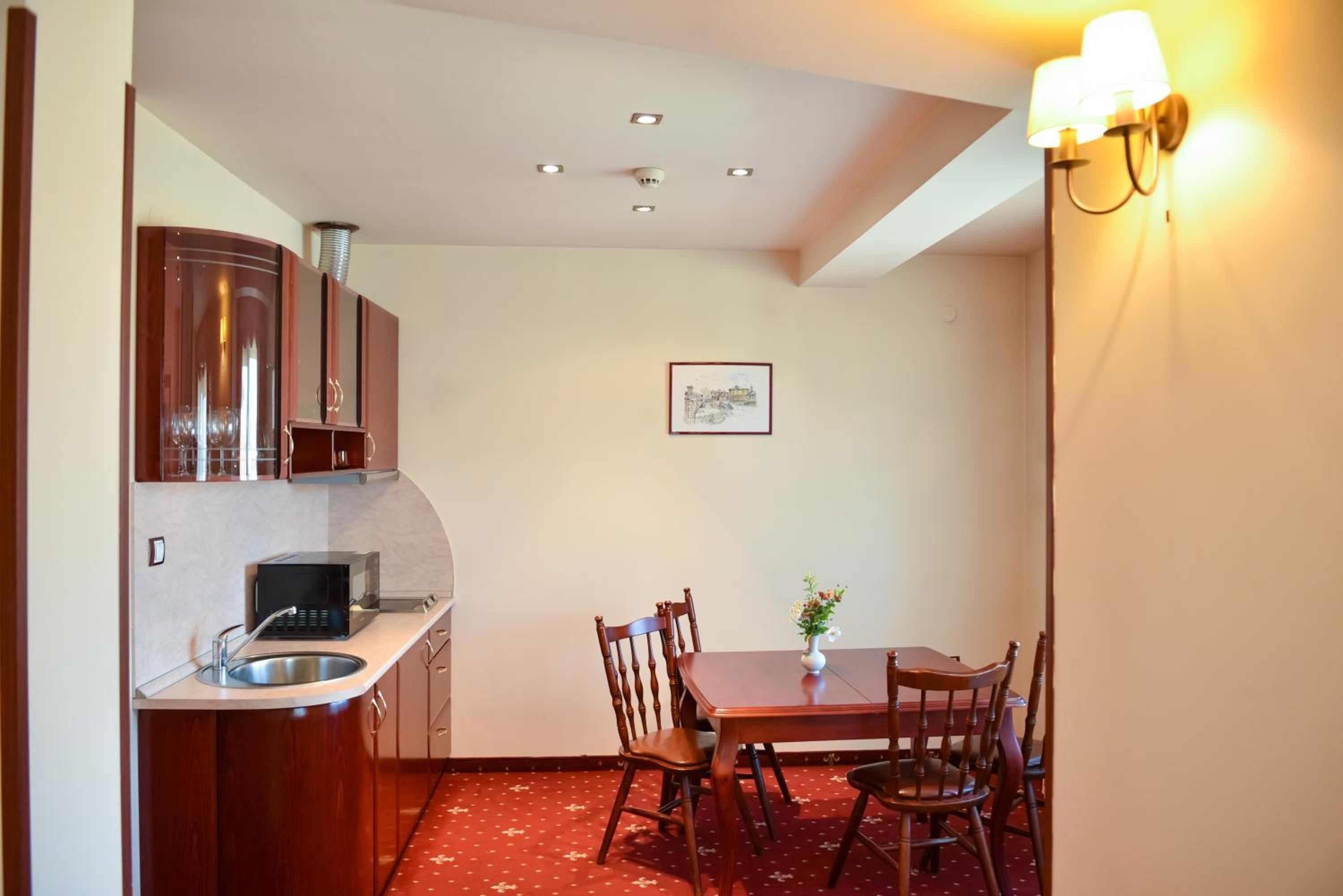 Family Suite (3 Adults) - Photo 7