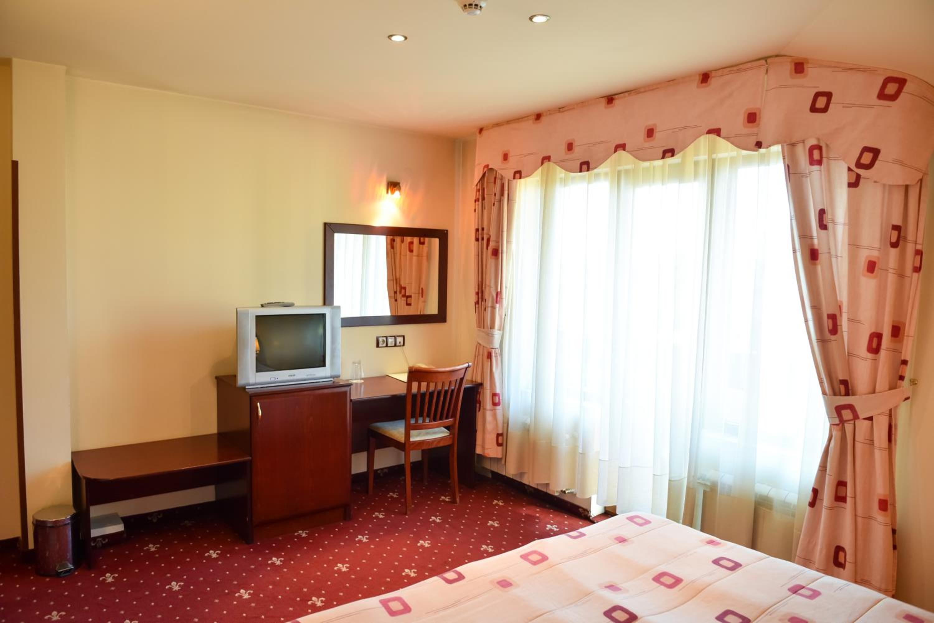 Family Suite (3 Adults) - Photo 6
