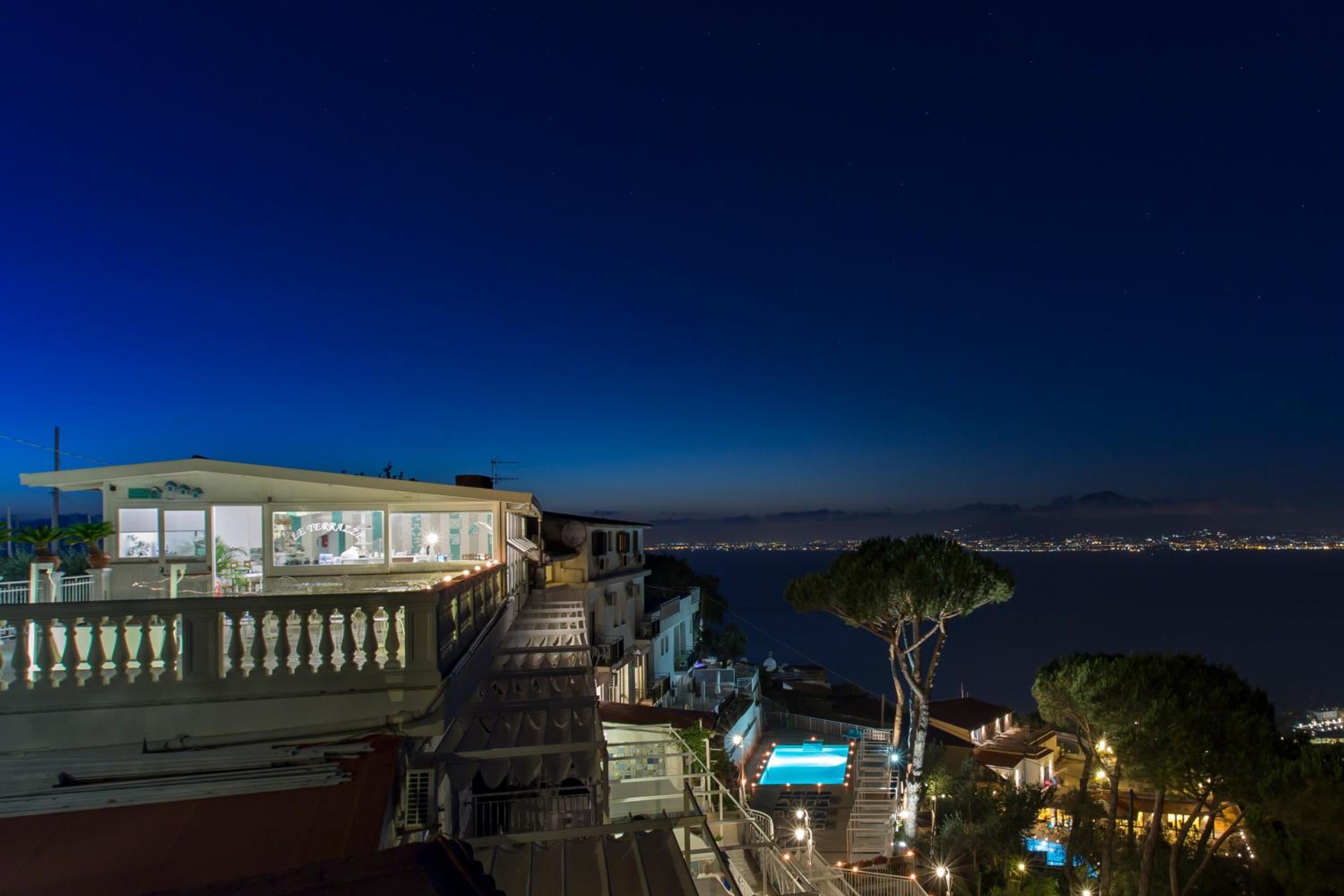Studio with Balcony and Sea View (2 Adults) - Photo 3