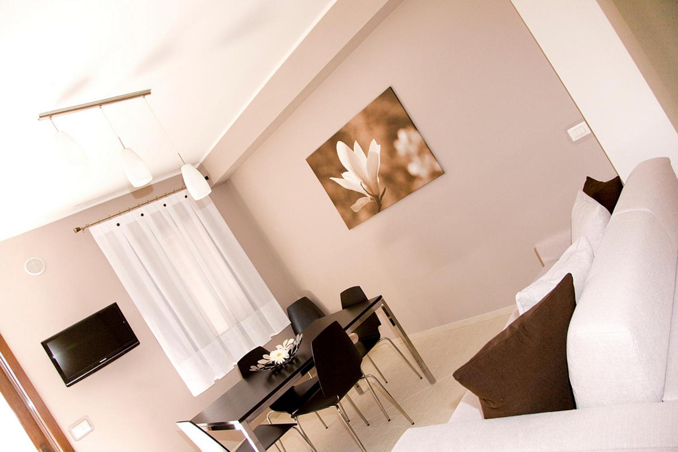 One-Bedroom House - Photo 8