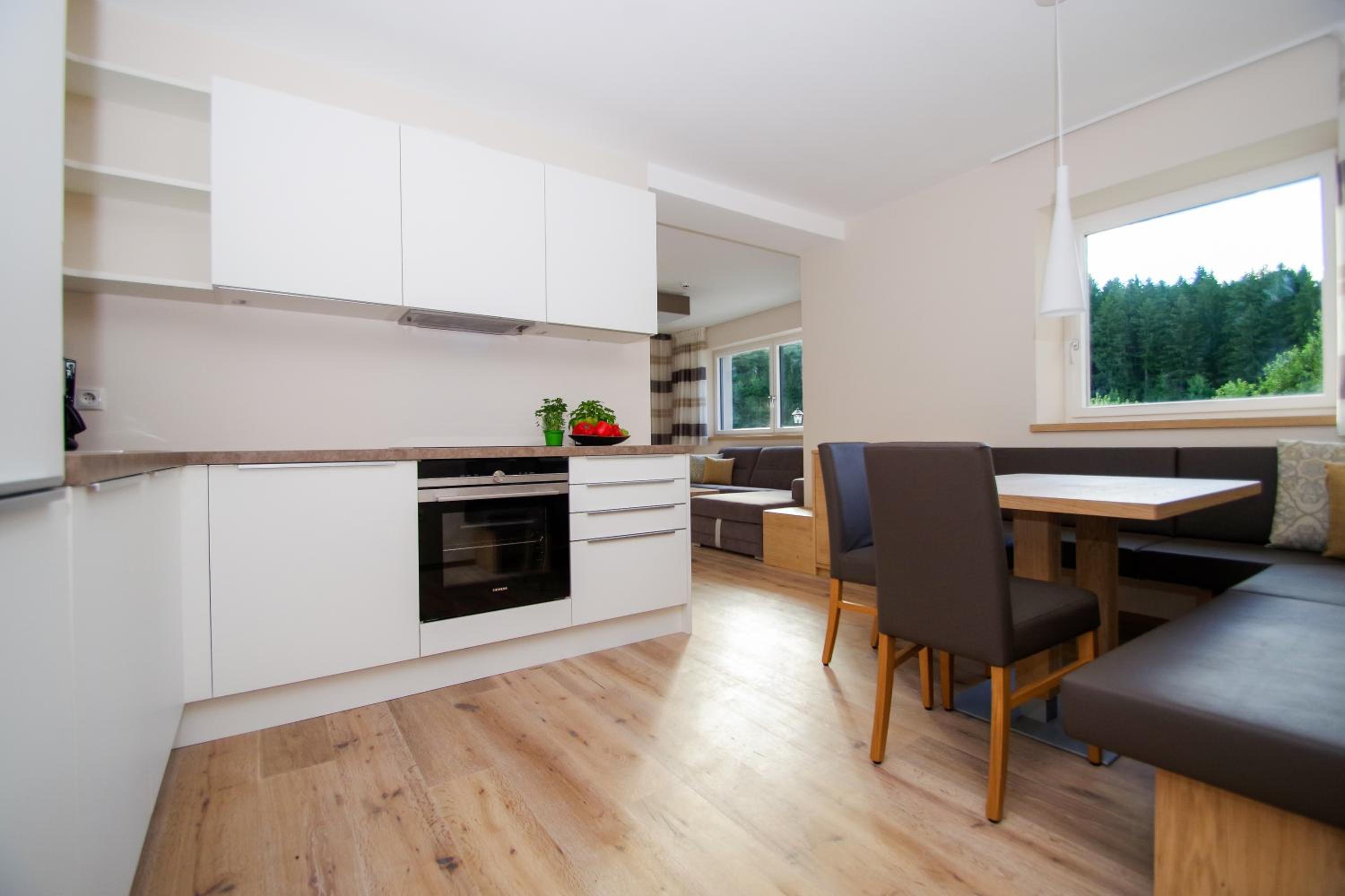 Two-Bedroom Apartment with Mountain View photo 2