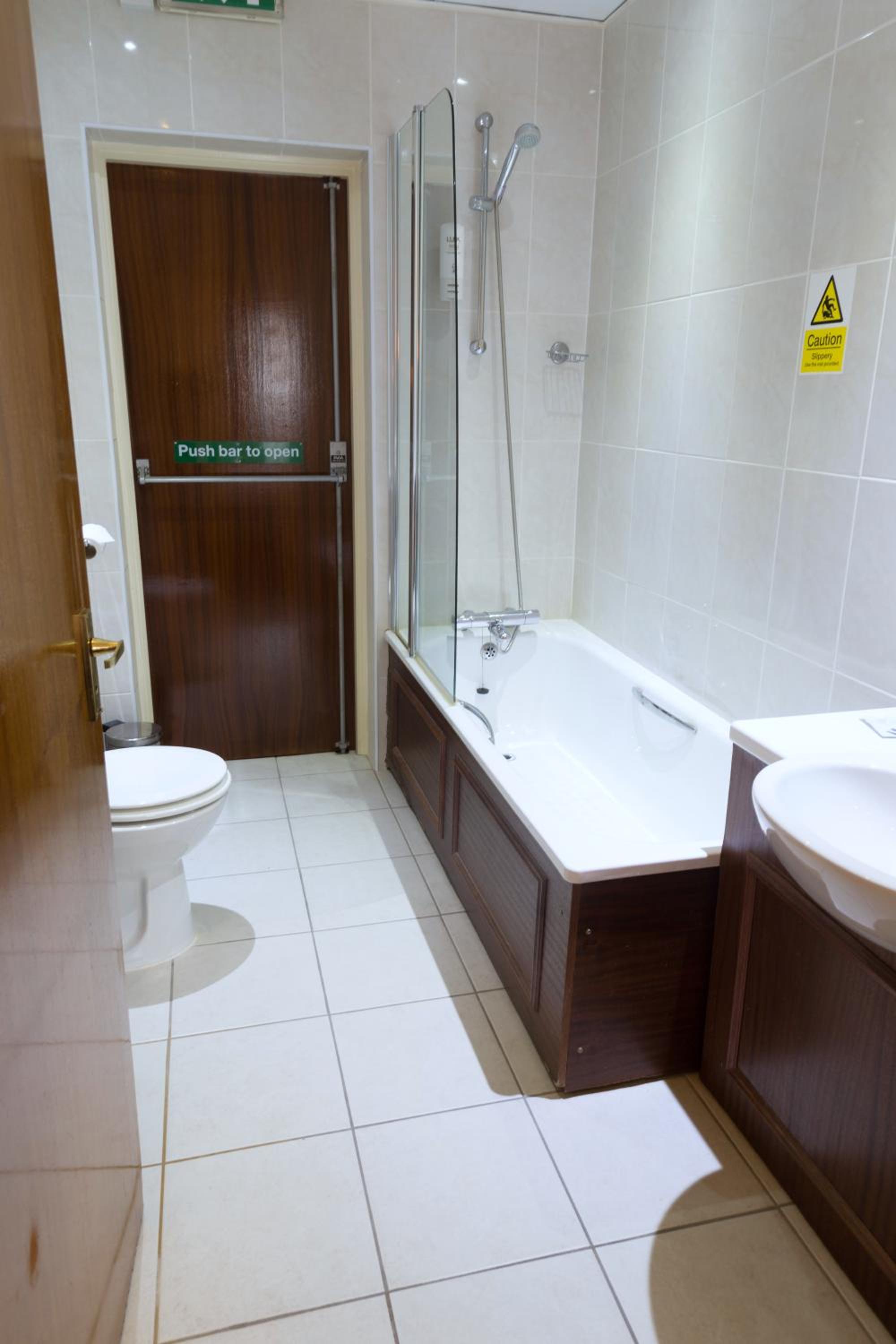 Suite (5 Beds) - Photo 2