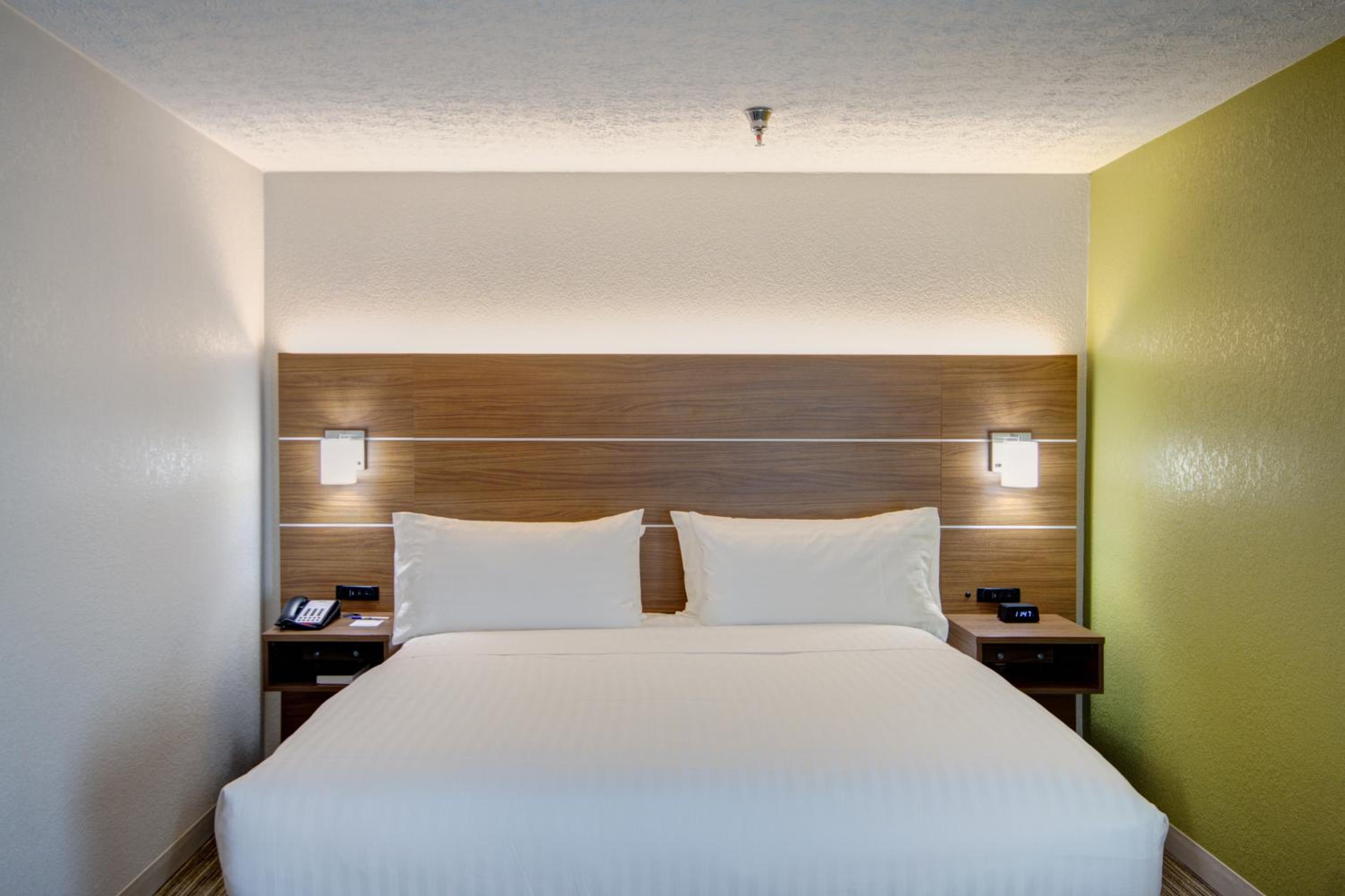 Standard King Room - Photo 1