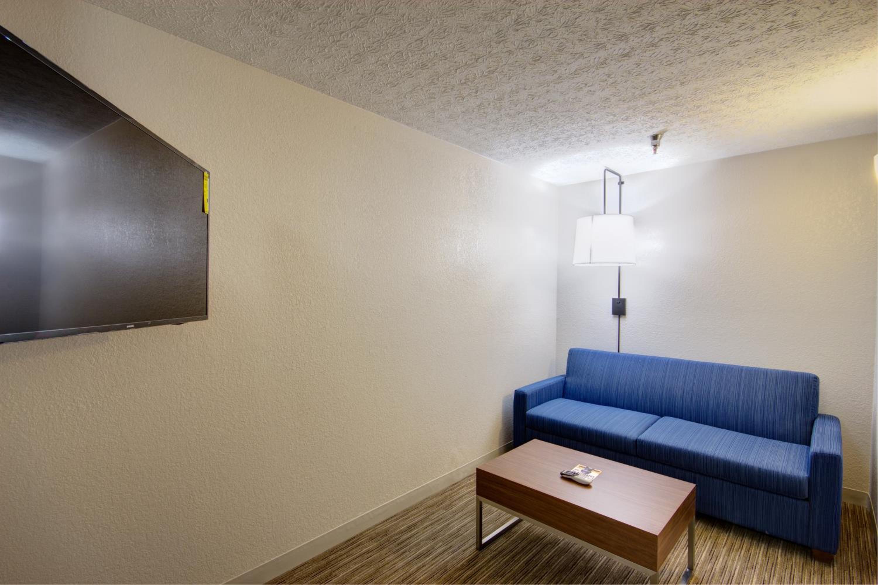 King Suite with Sofa Bed - Photo 4