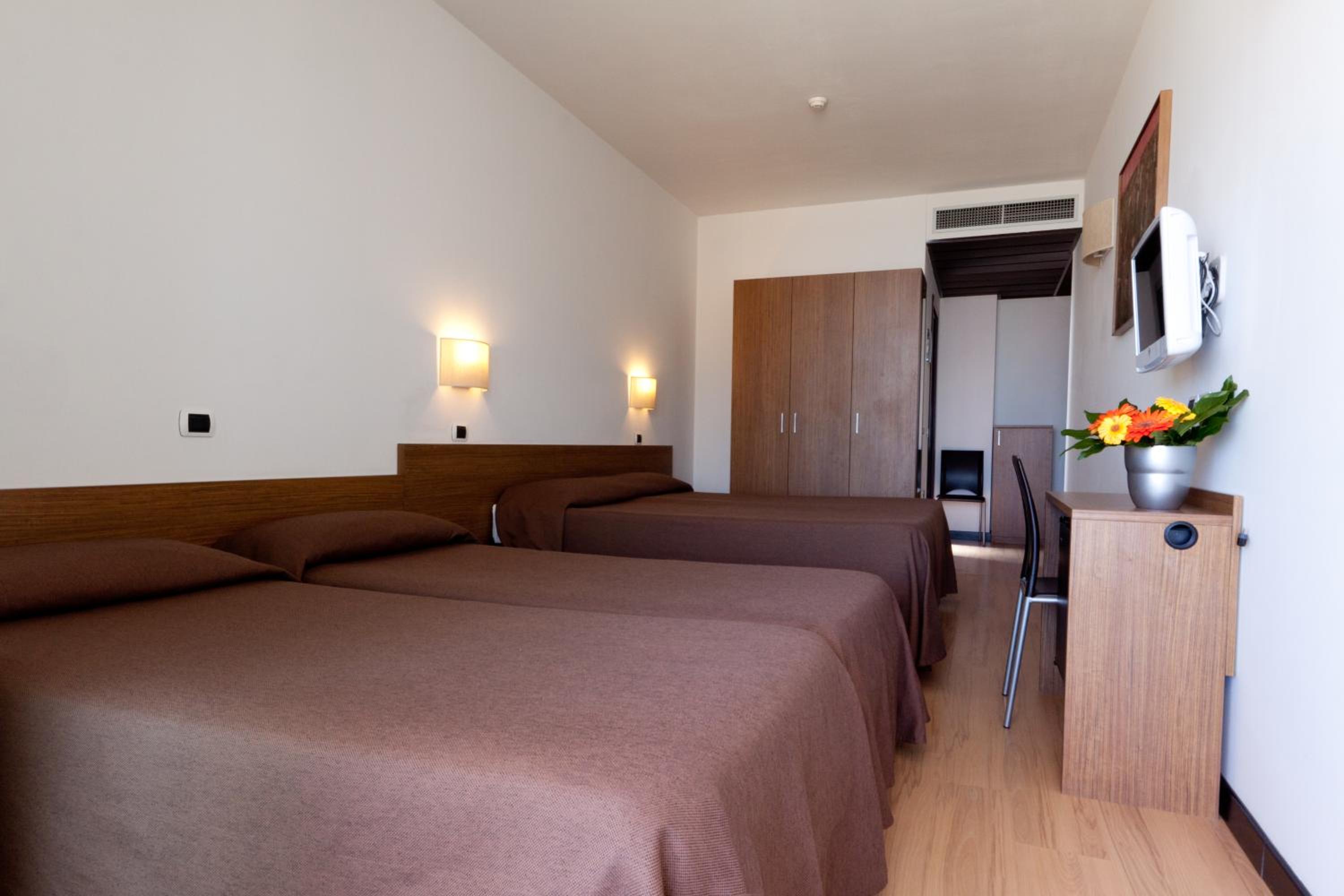 Quadruple Room - Photo 6