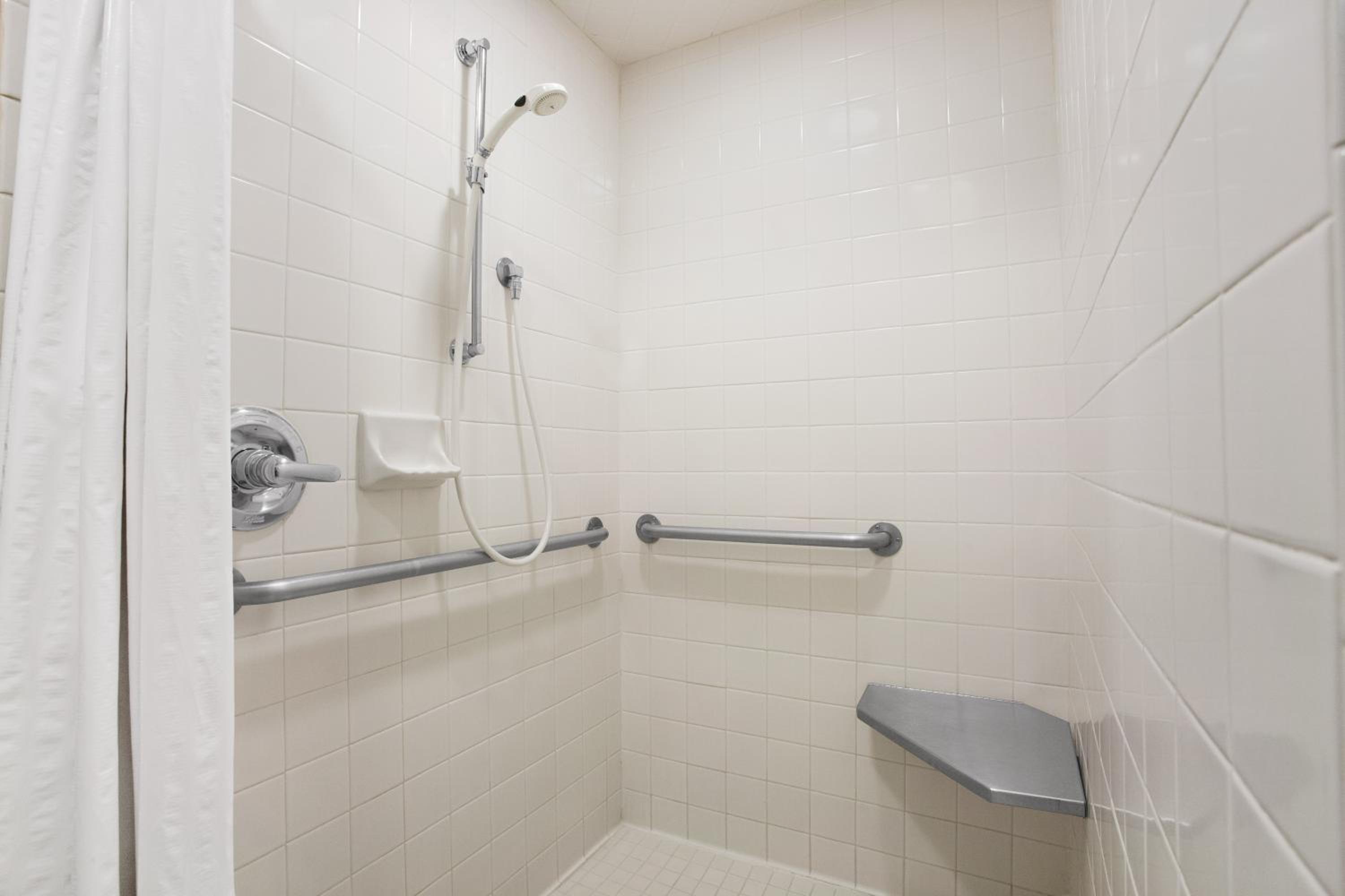 Queen Room - Mobility Access/Non-Smoking - Photo 2