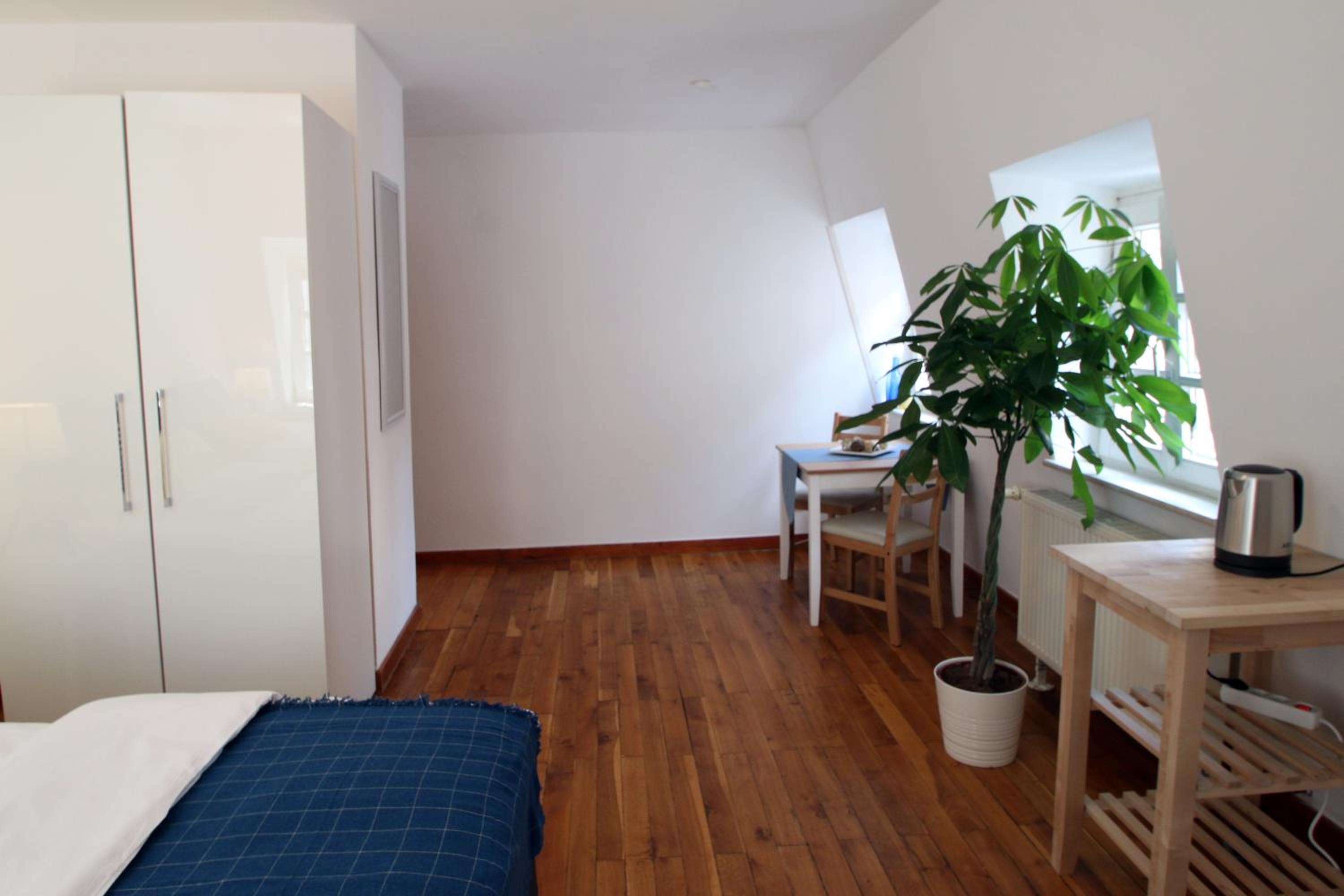 Studio Apartment with Kingsize Bed (annex) 2.OG - Photo 1