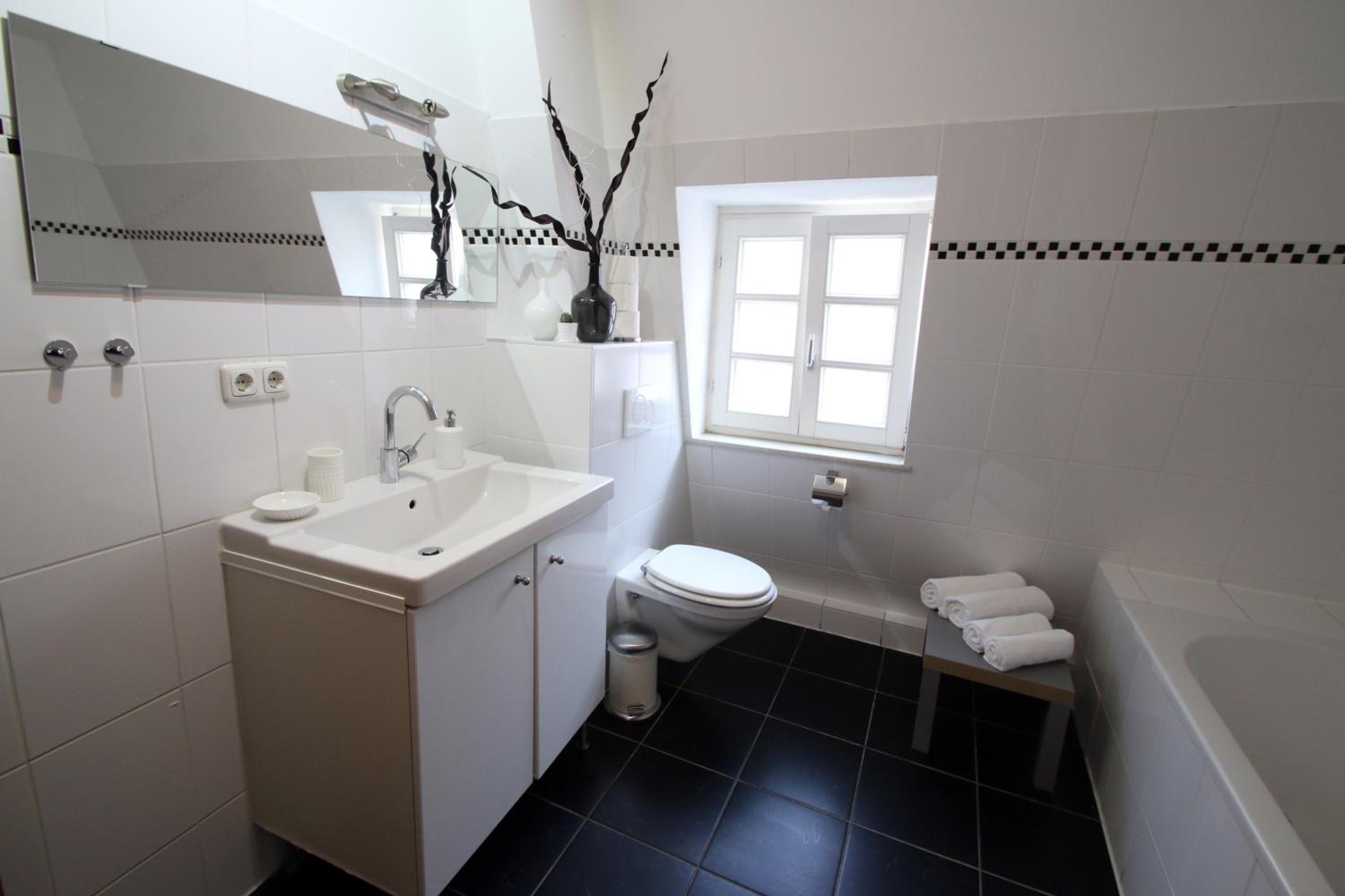 Studio Apartment with Kingsize Bed (annex) 2.OG - Photo 3