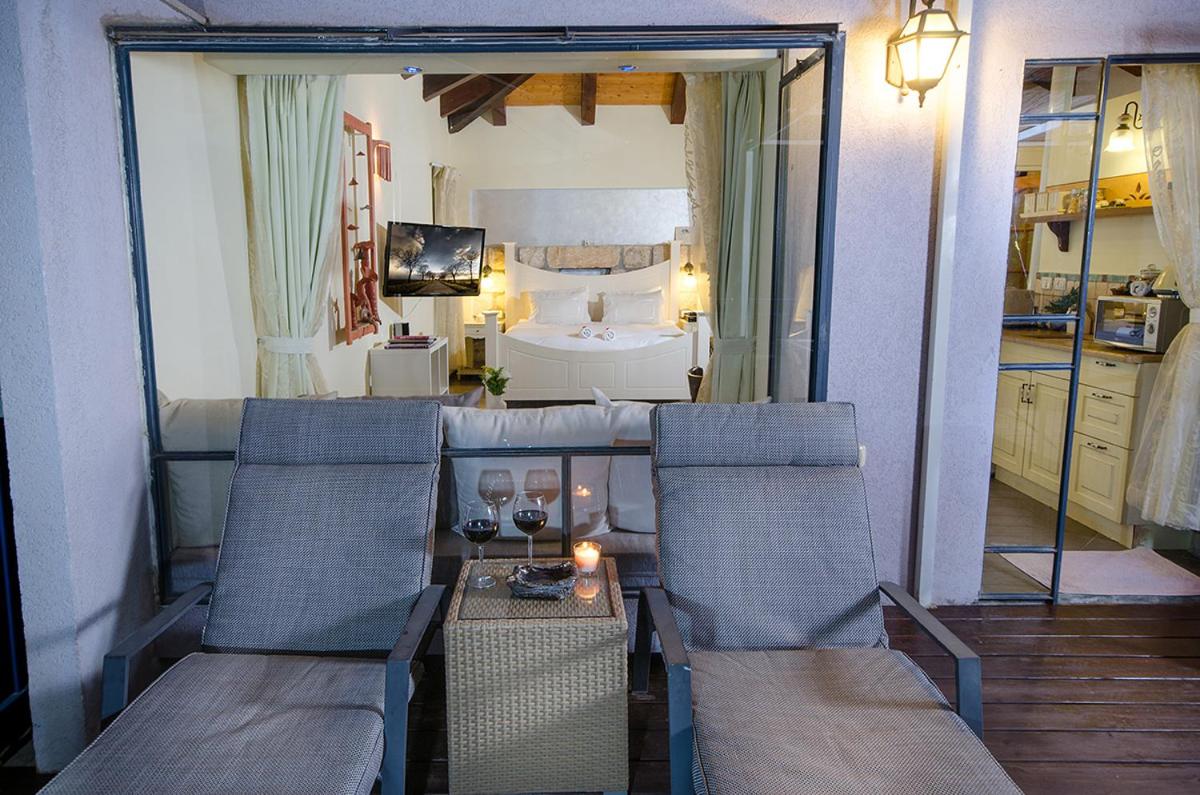 Deluxe Double Room with Balcony photo 3