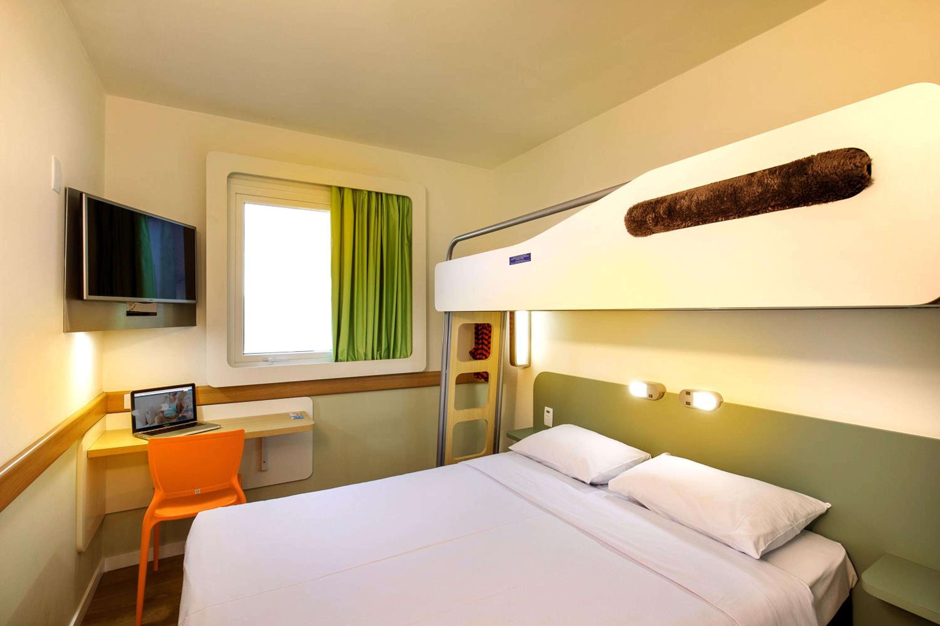 Modern apartments with 1 Double and 1 Single Bed photo 3