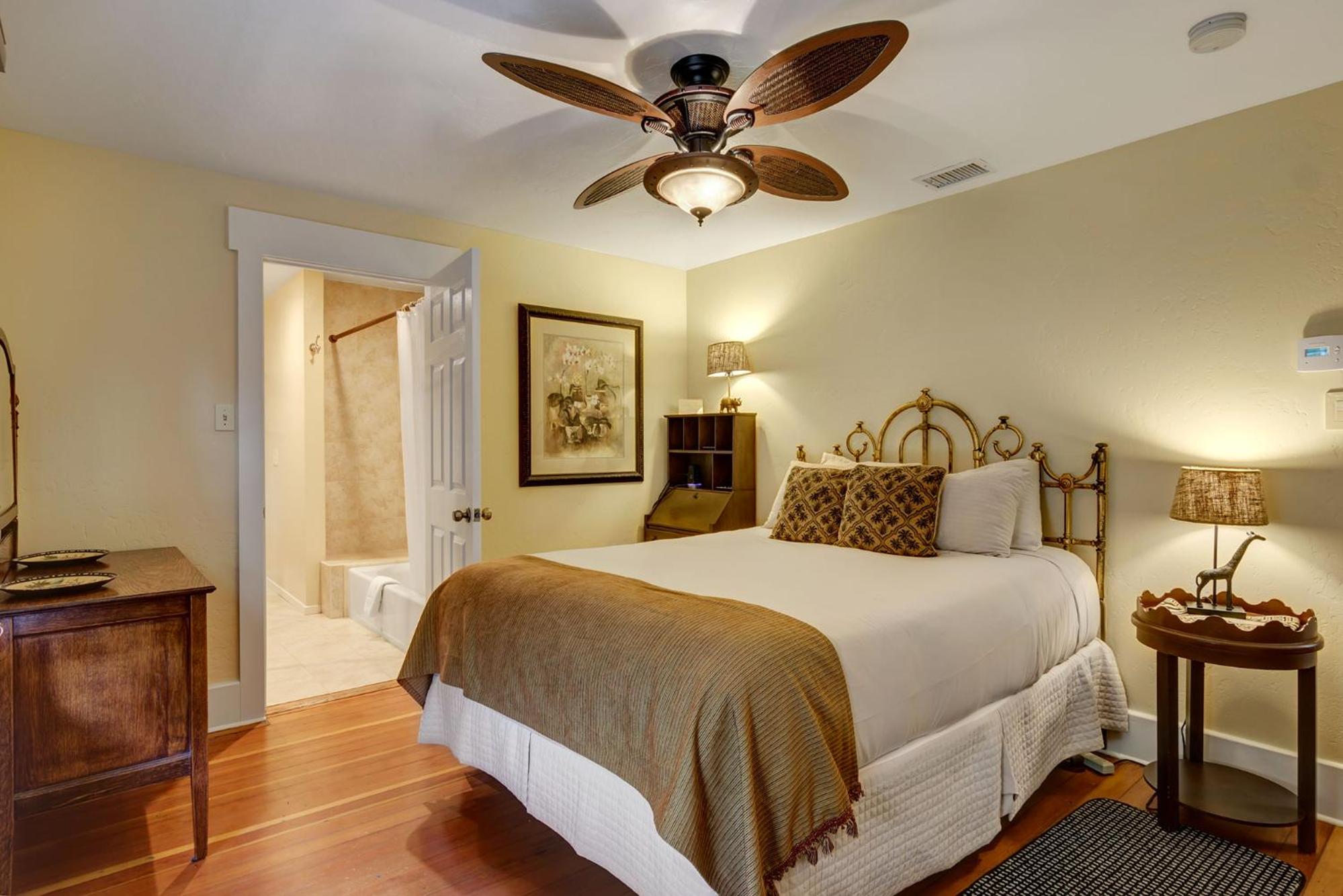 Deluxe Queen Room