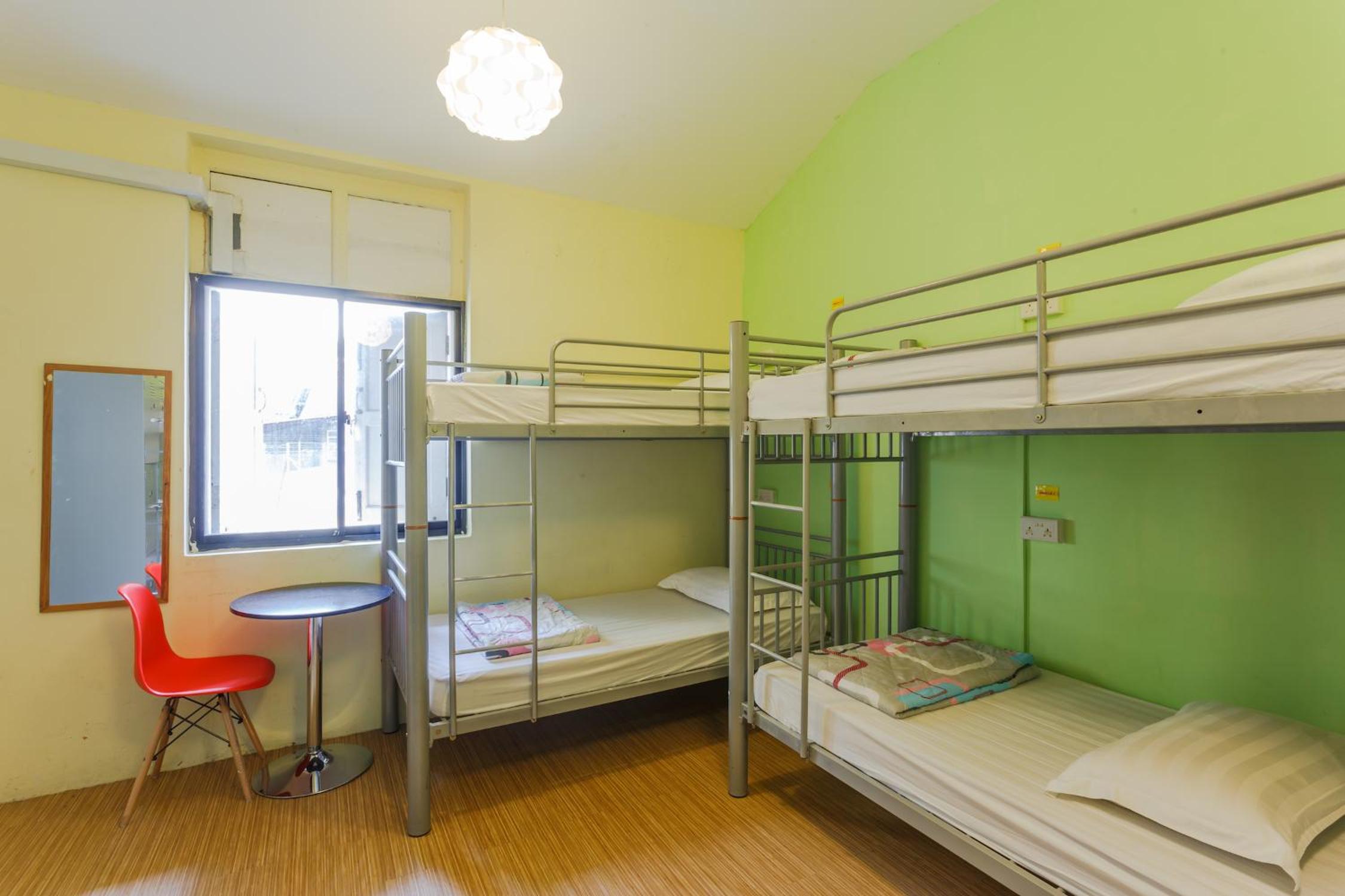 Family Room with Shared Bathroom (8 Beds) photo 1