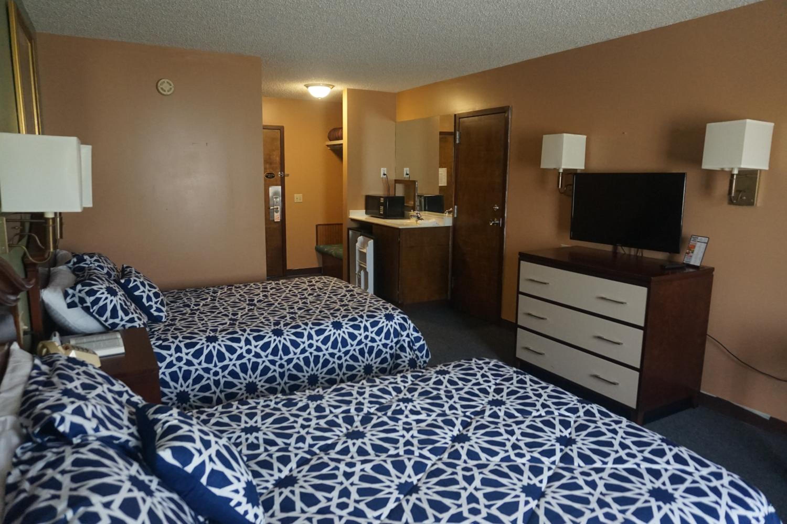 Double Room with Two Double Beds - Smoking photo 3