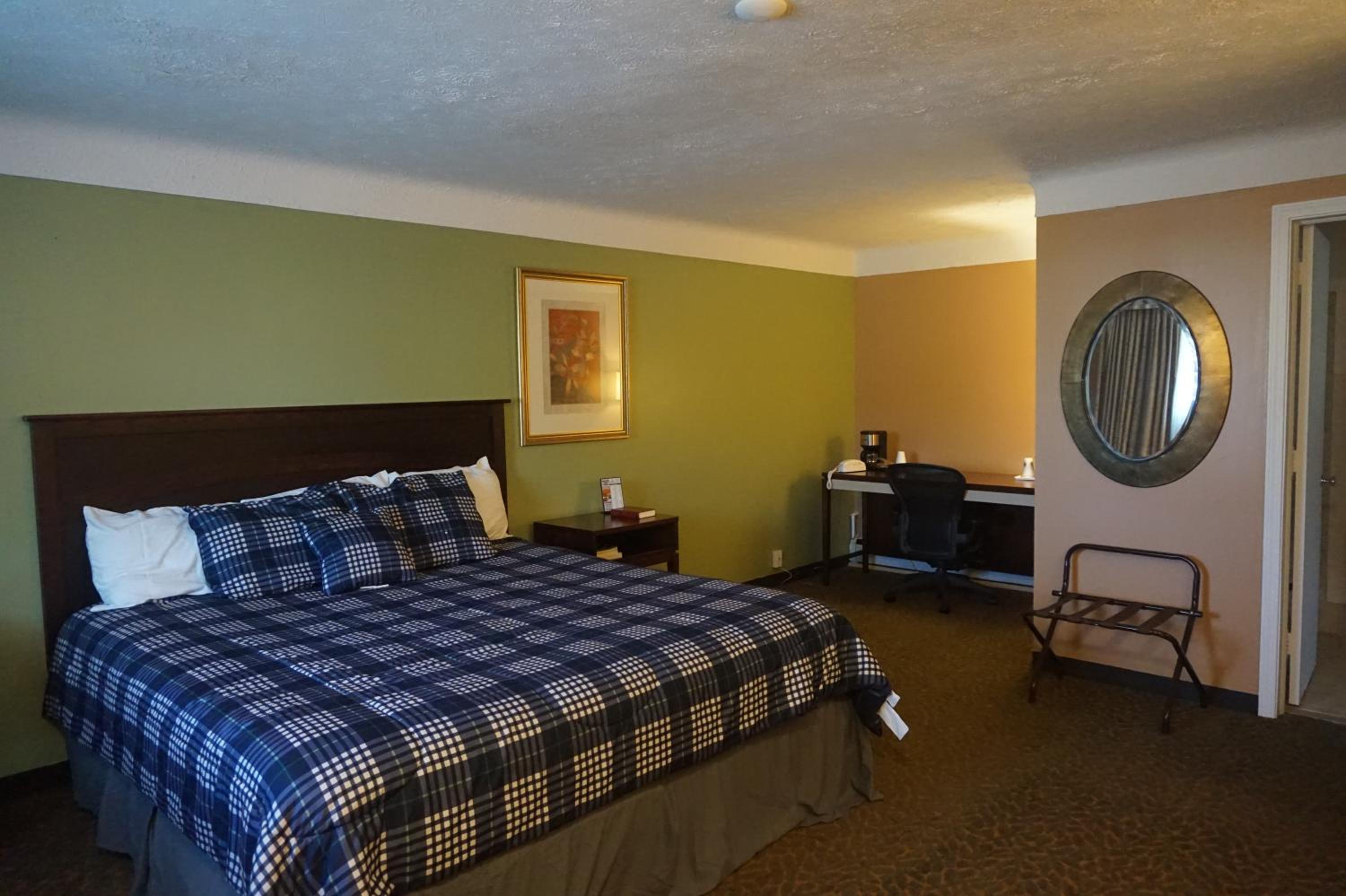 King Room - Non-Smoking - Photo 15