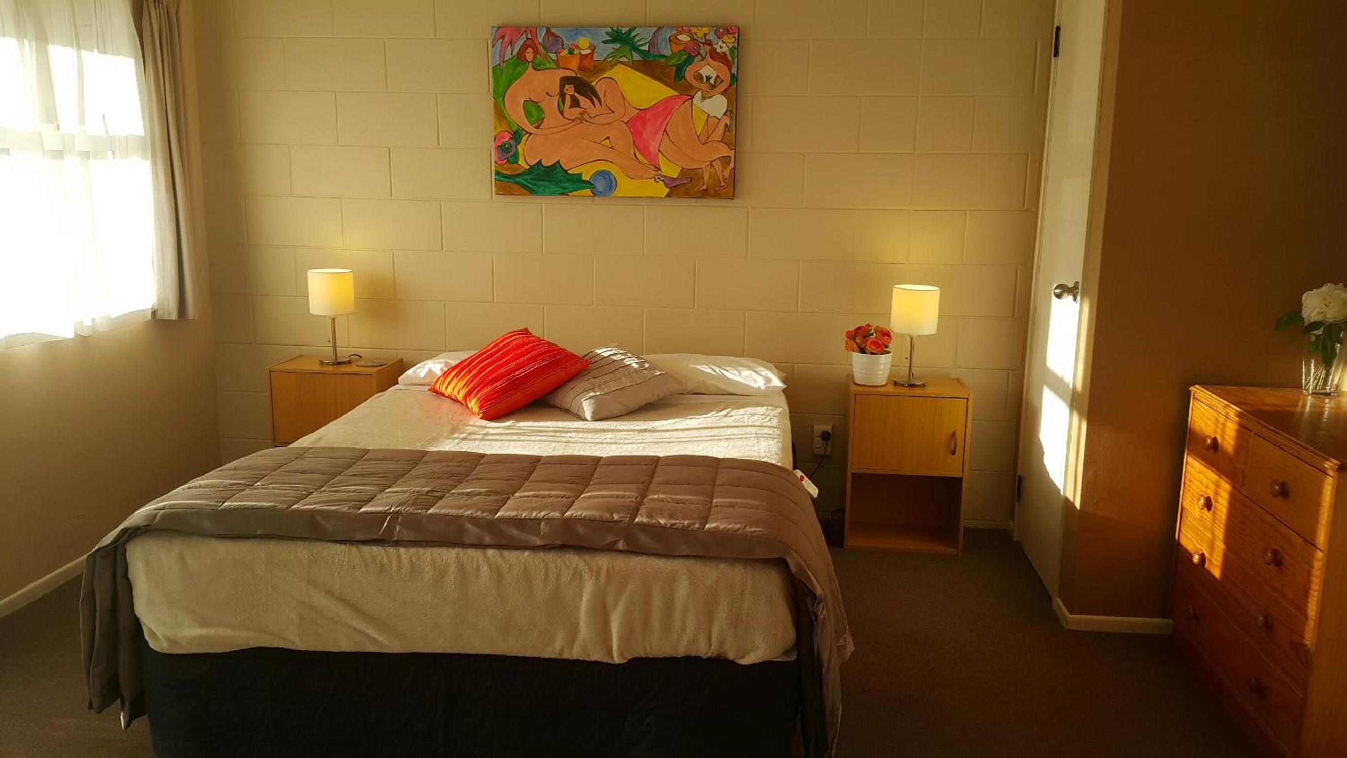 One-Bedroom Apartment - Photo 4