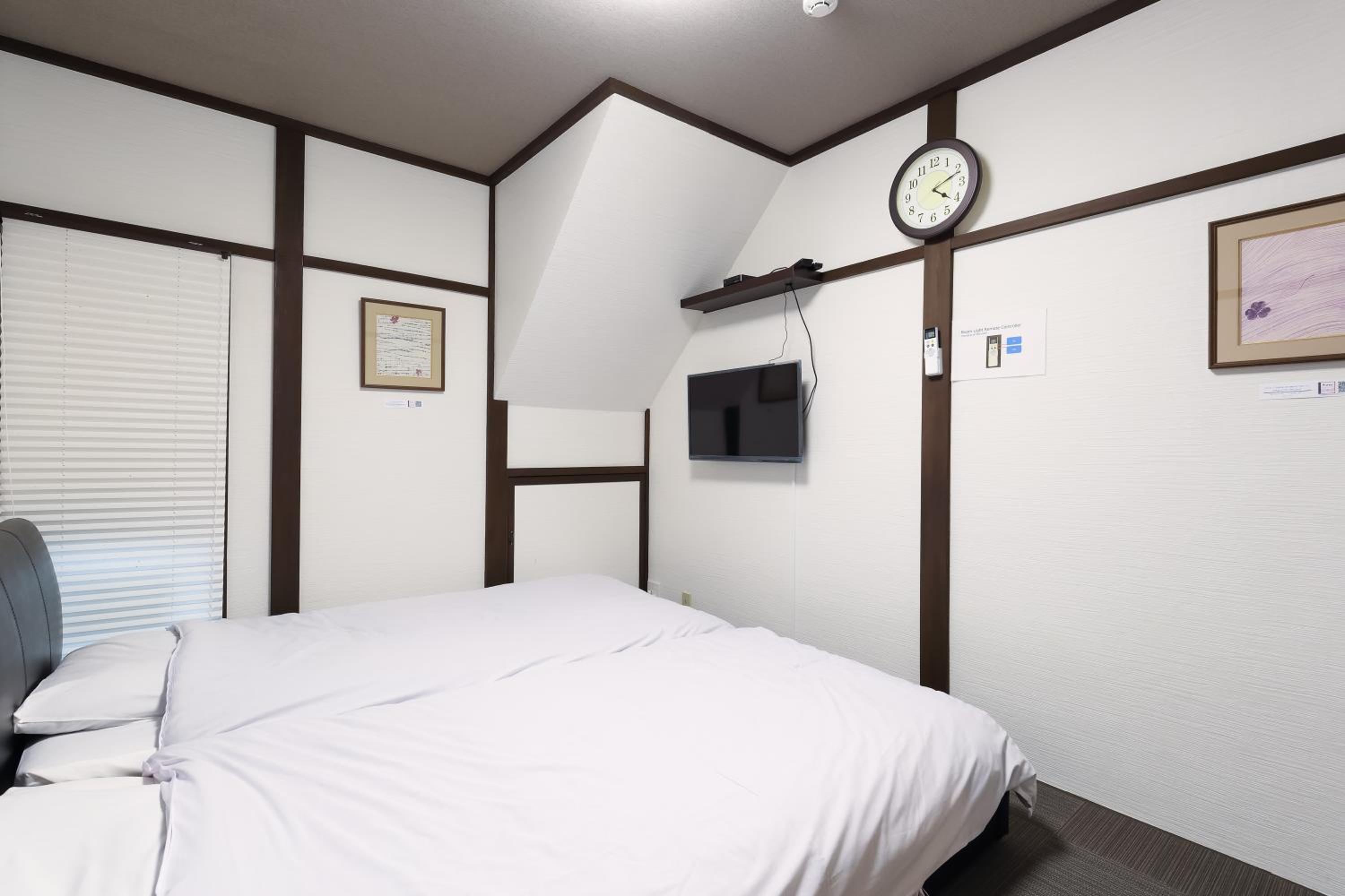 Room 101 - Photo 12