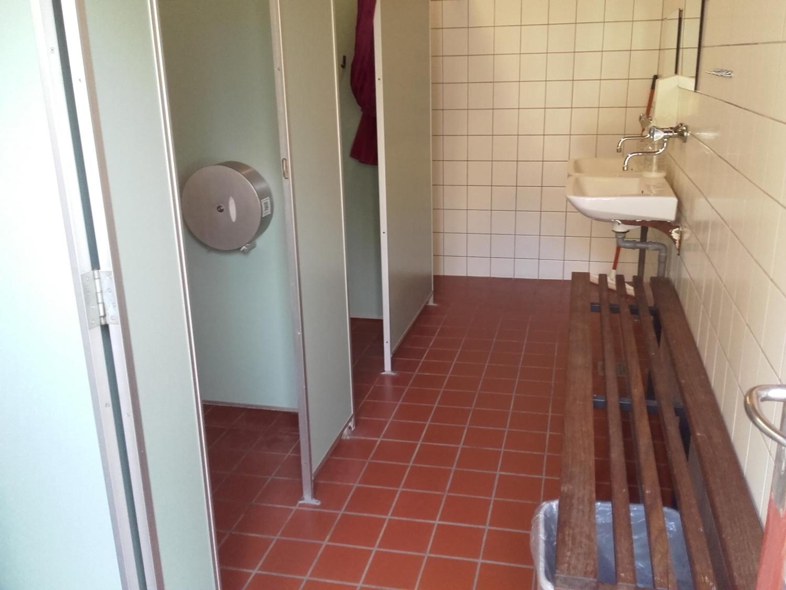 Cottage with Shared Bathroom photo 3