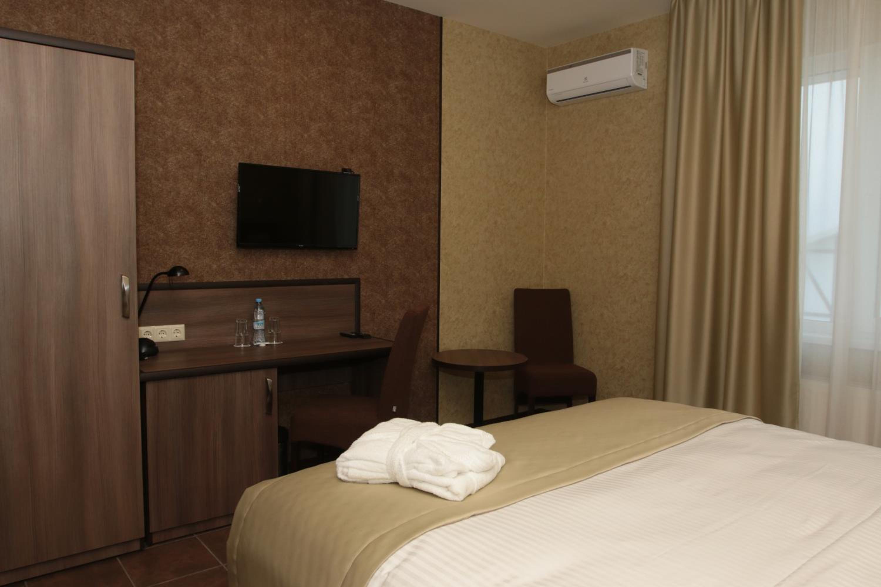 Large Double or Twin Room photo 1