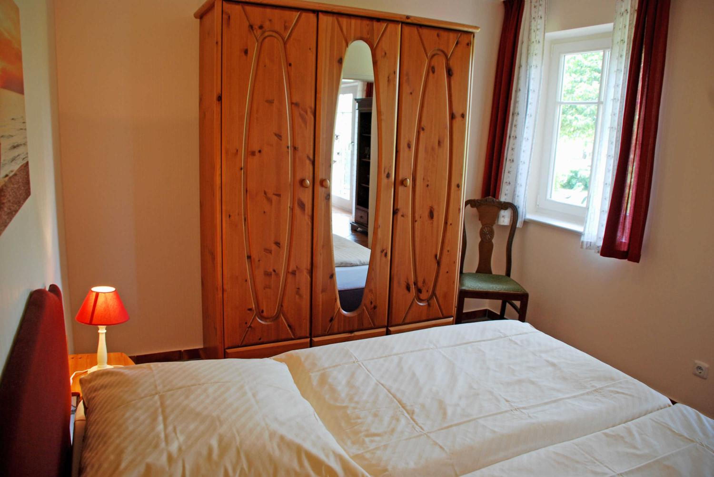 Two-Bedroom Apartment with Shower  photo 2