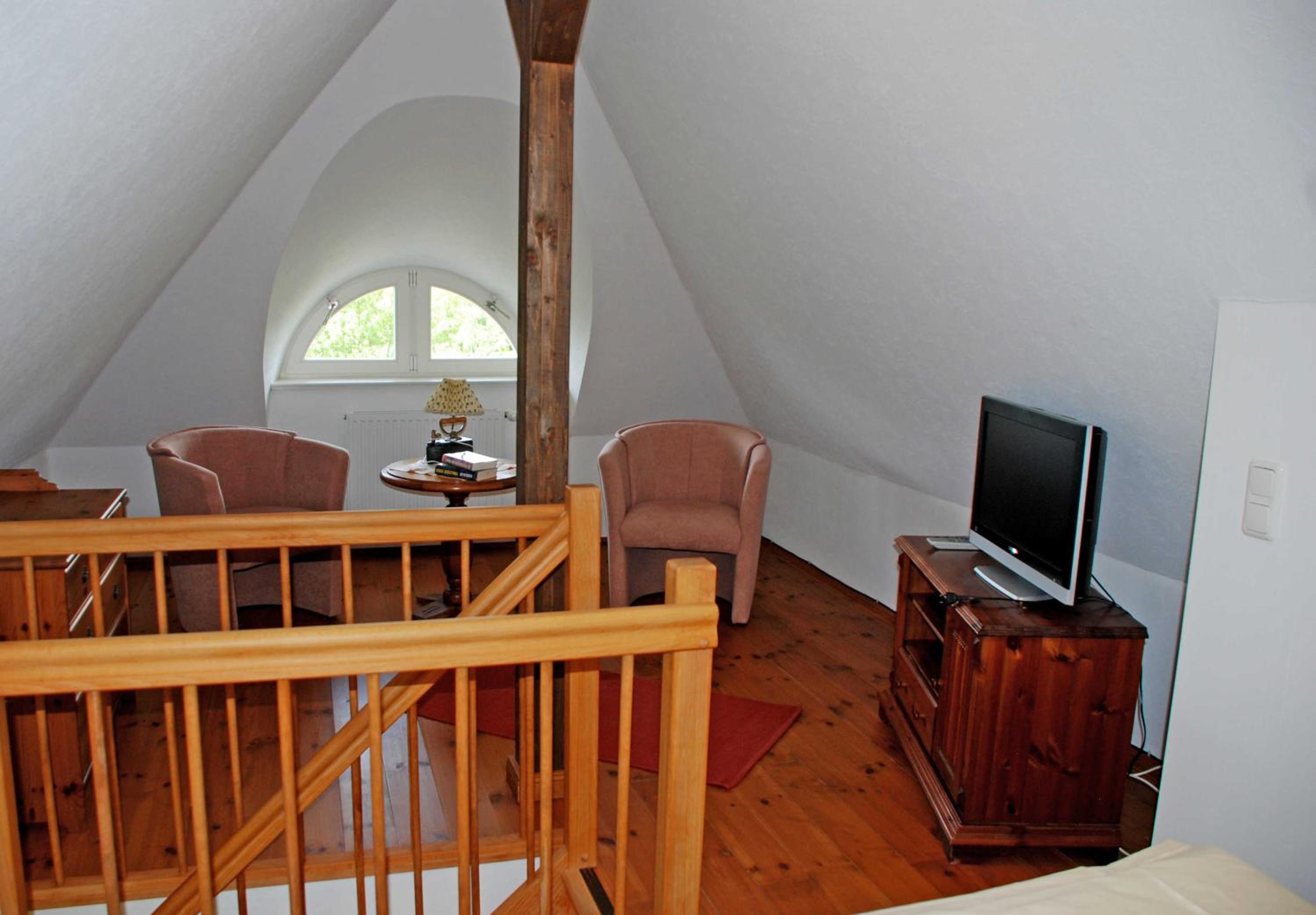 One-Bedroom Apartment with Lake View photo 2