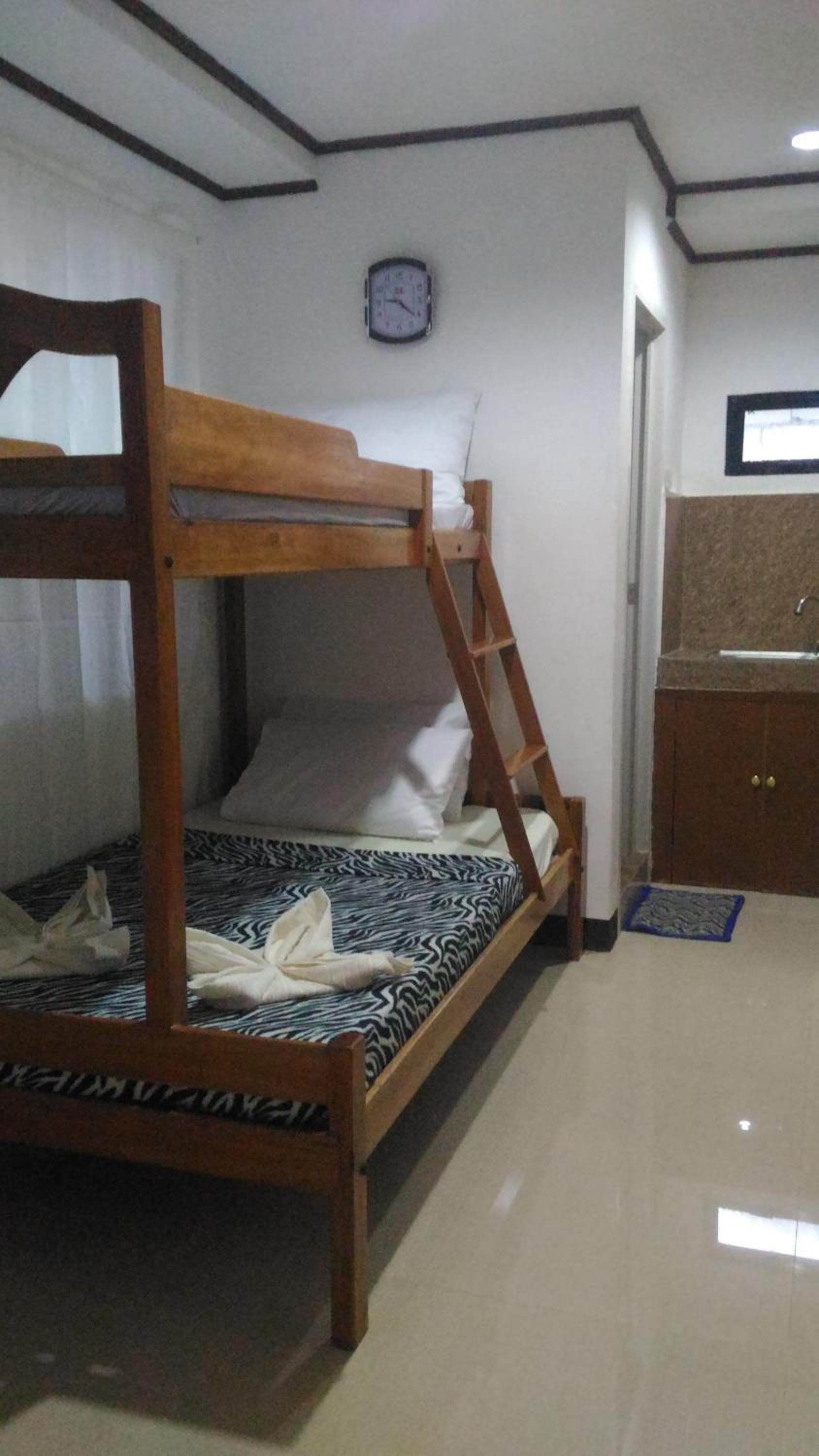 Triple Room with Private Bathroom photo 2