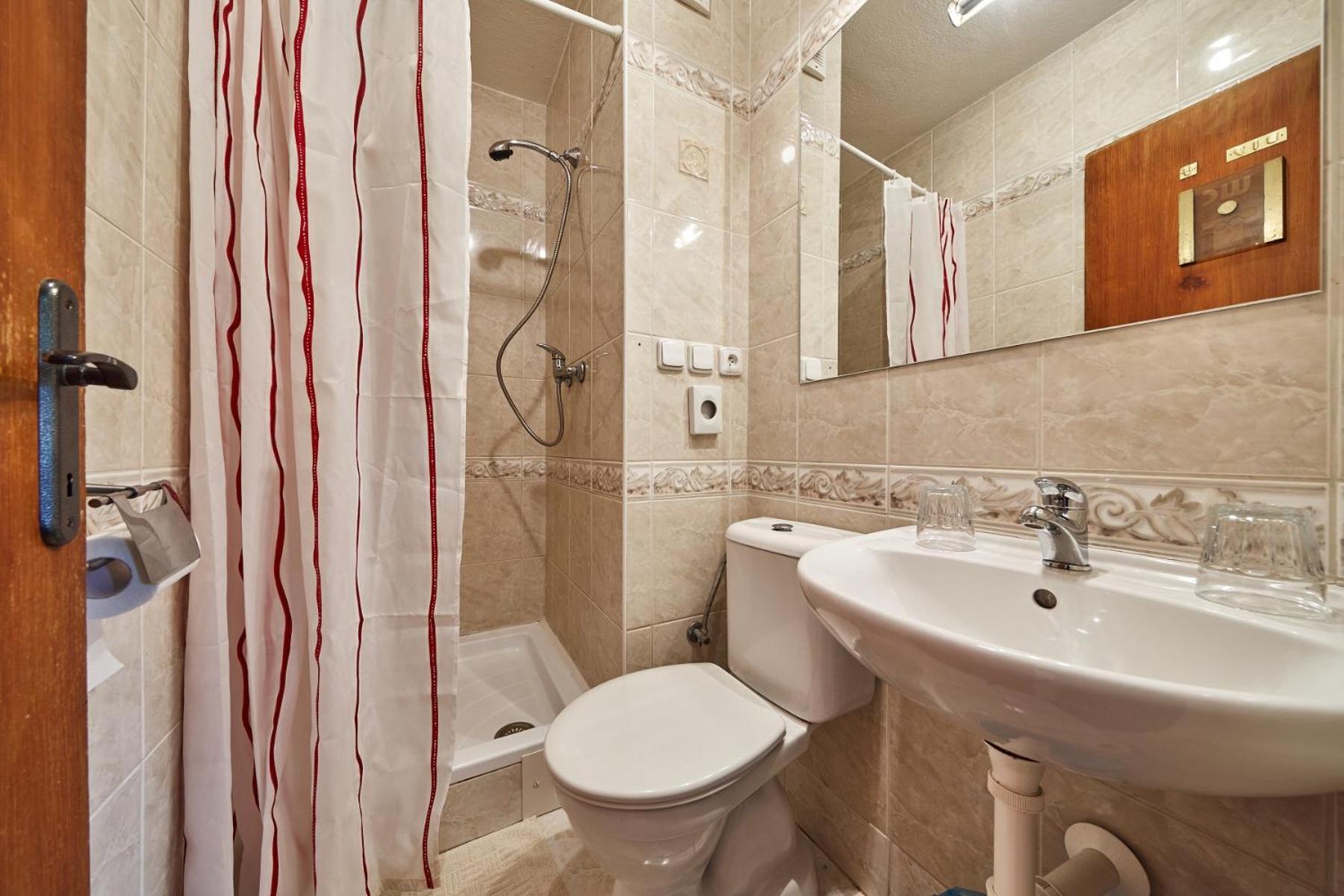 Standard Triple Room - Photo 6