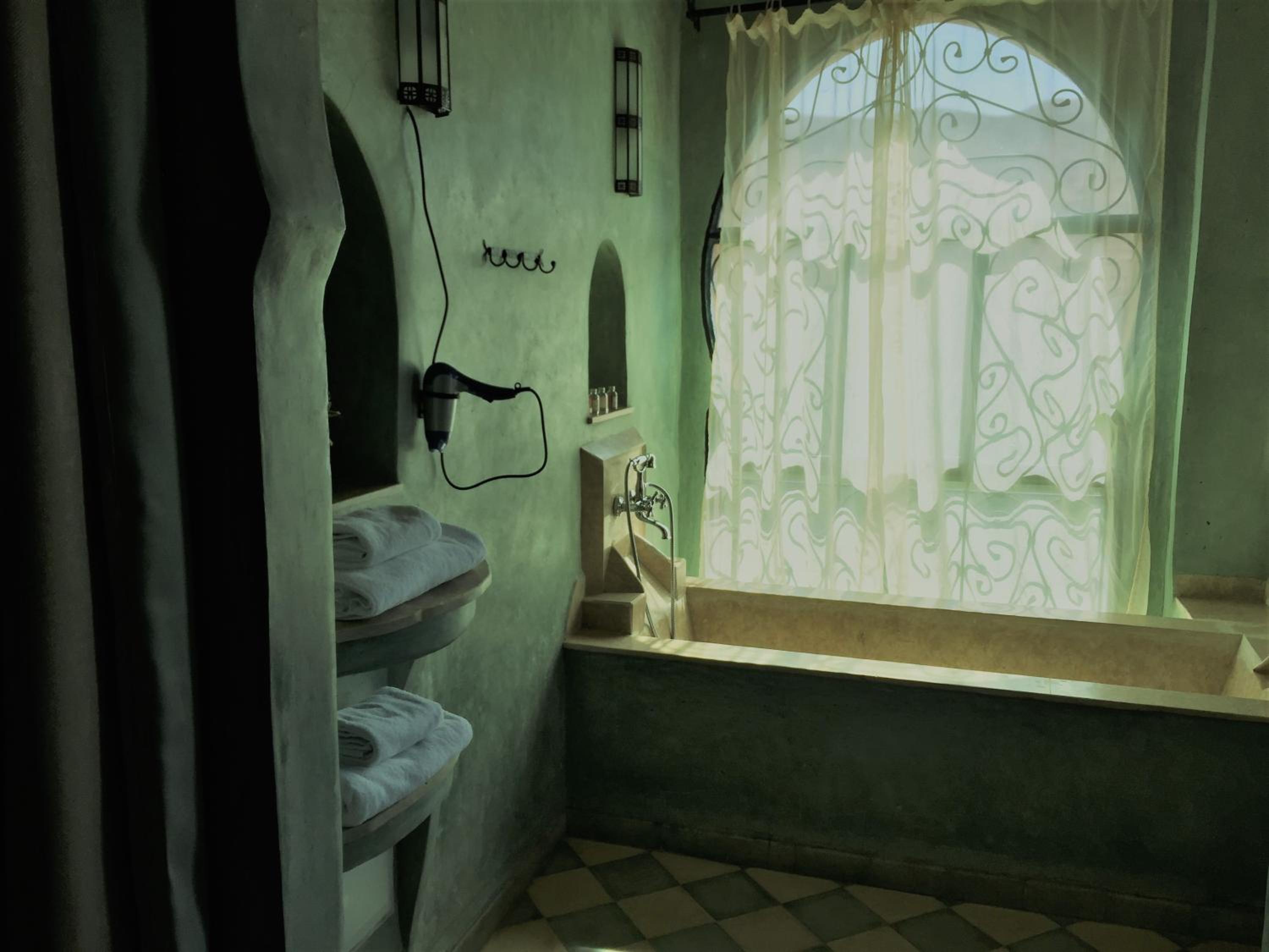 Deluxe Queen Suite photo 3