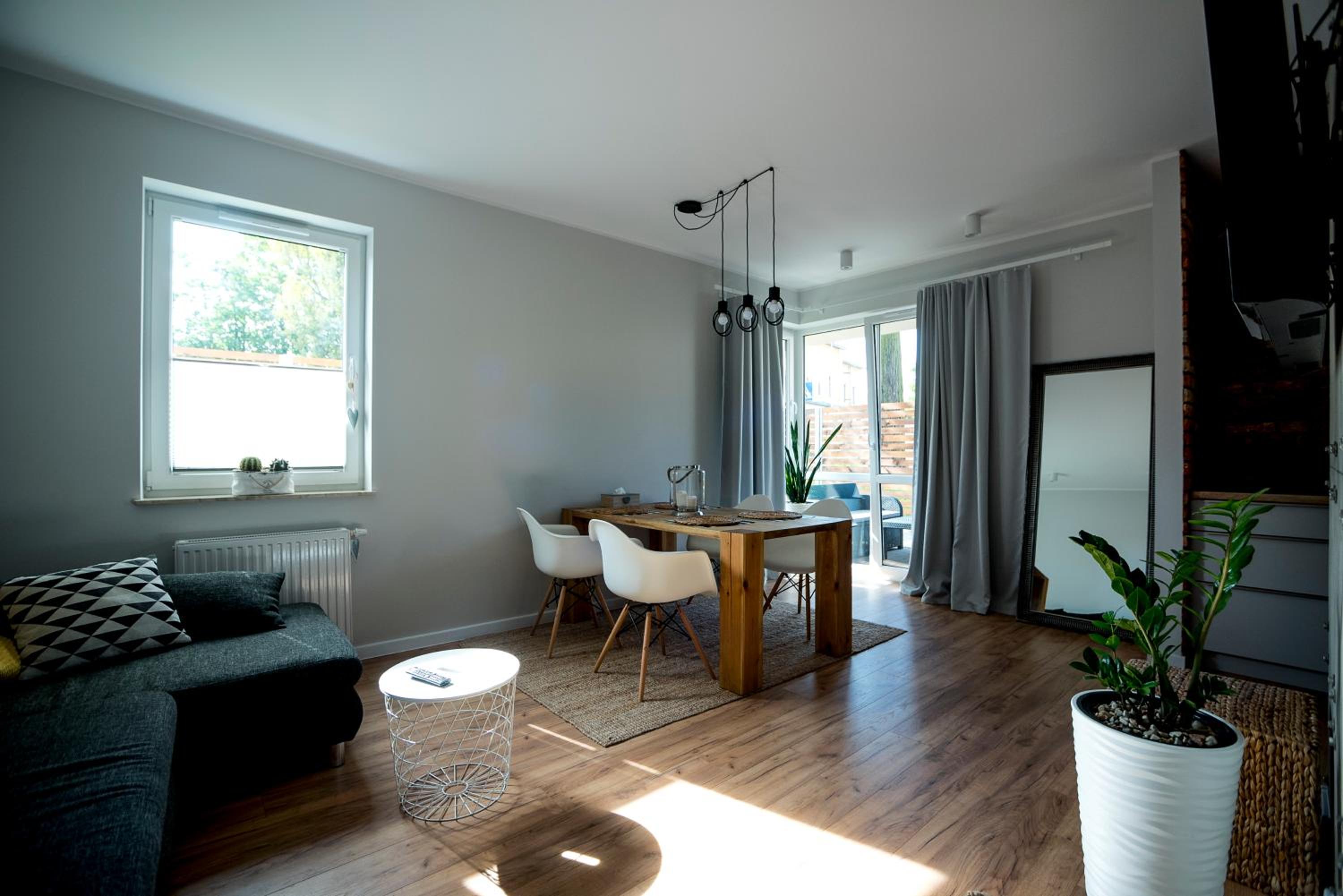 Apartment with Terrace - Photo 5